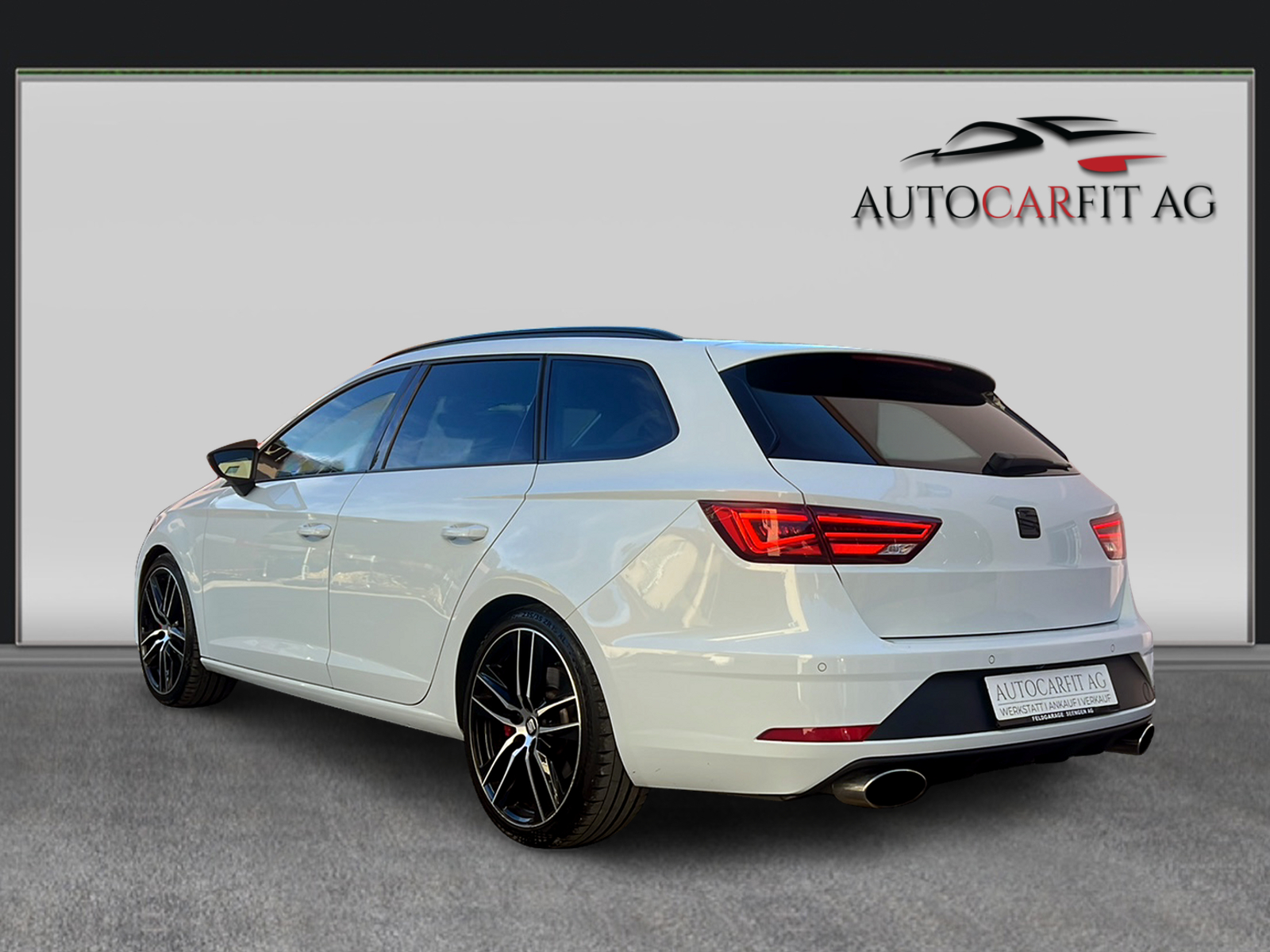 SEAT Leon ST 2.0 TSI Cupra 300 4 Drive DSG-image-3