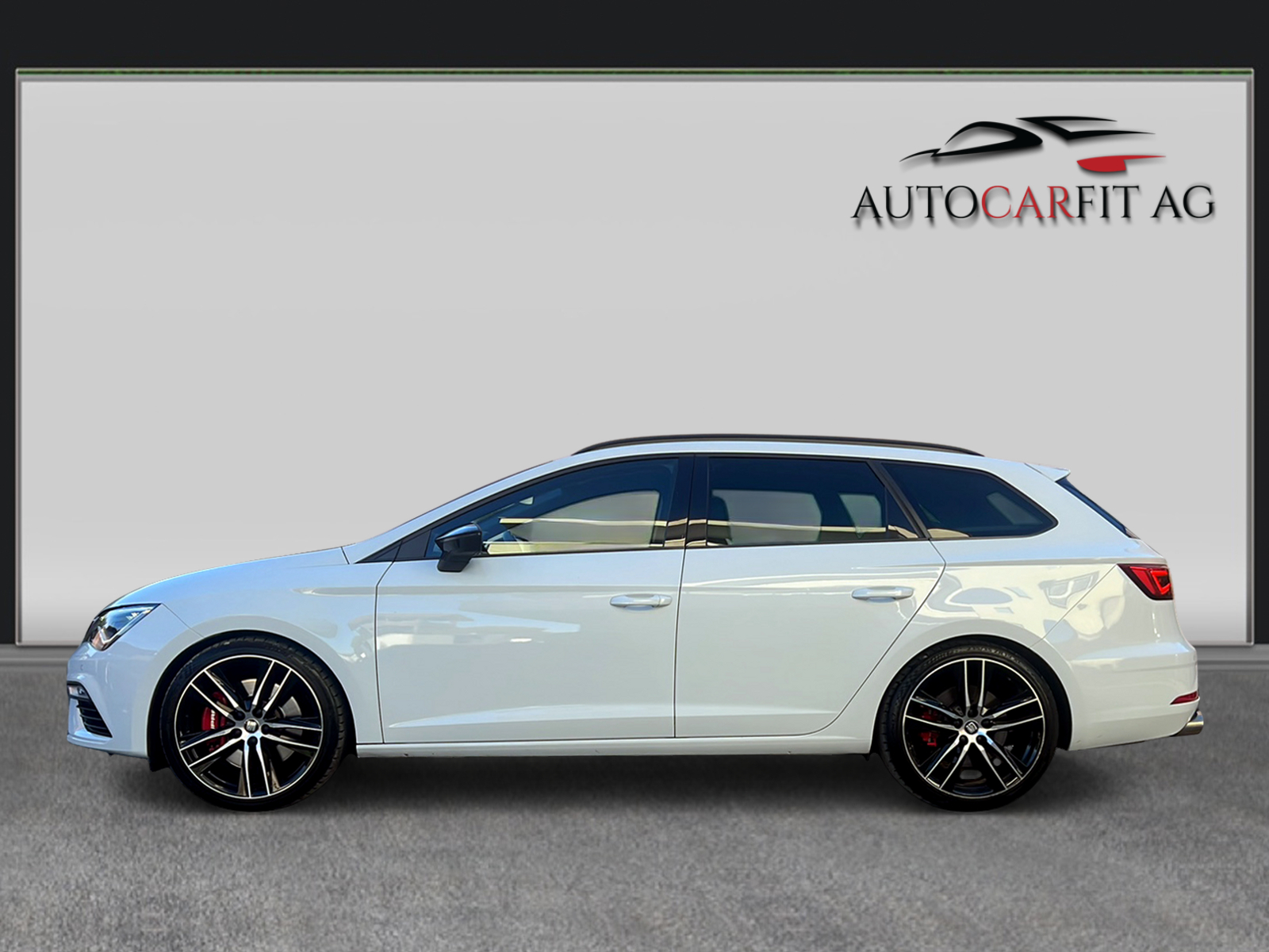 SEAT Leon ST 2.0 TSI Cupra 300 4 Drive DSG-image-2