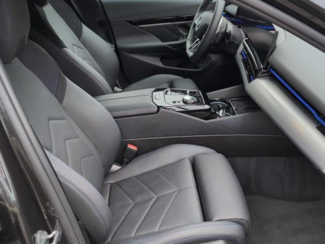 BMW 5er Reihe G60 520d xDrive-image-8
