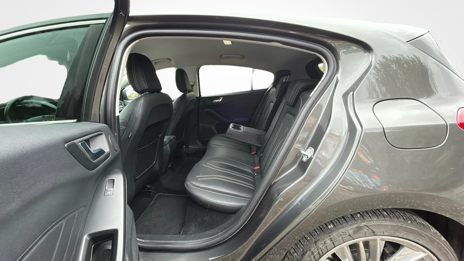 FORD Focus 1.0 SCTi Vignale Automatic-image-6