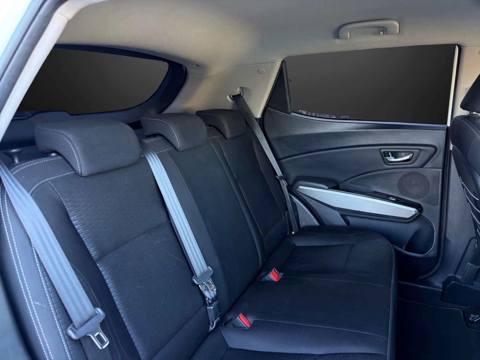 KGM-SsangYong Tivoli 1.6 e-XGi Quartz 4WD Automatic-image-12