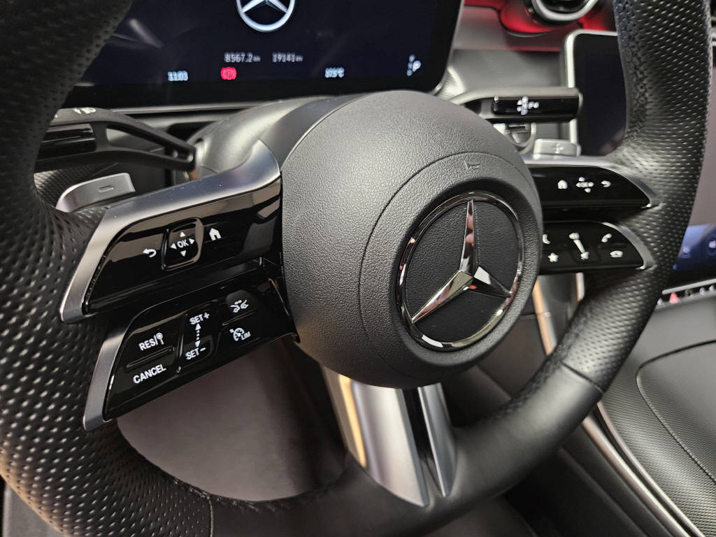 MERCEDES-BENZ C 400 e 4Matic AMG Line-image-8