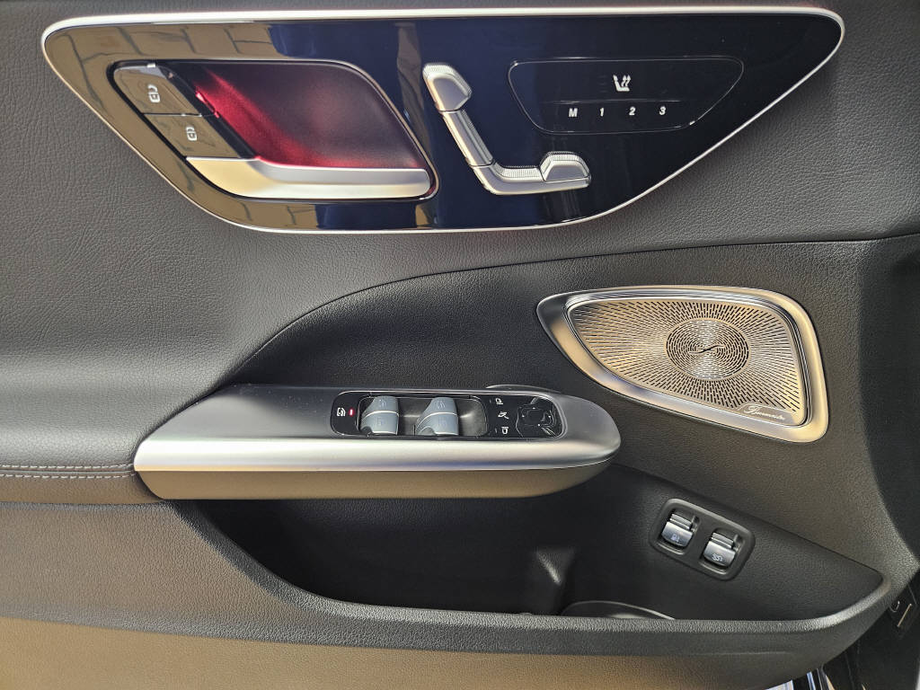 MERCEDES-BENZ C 400 e 4Matic AMG Line-image-9