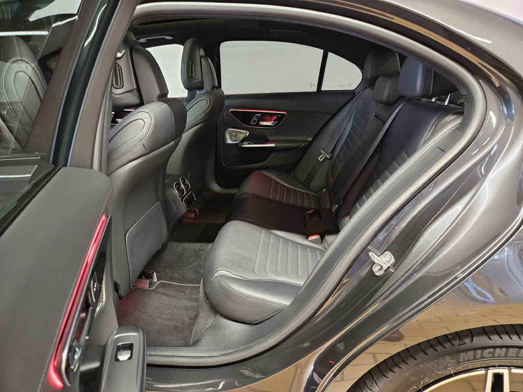 MERCEDES-BENZ C 400 e 4Matic AMG Line-image-15