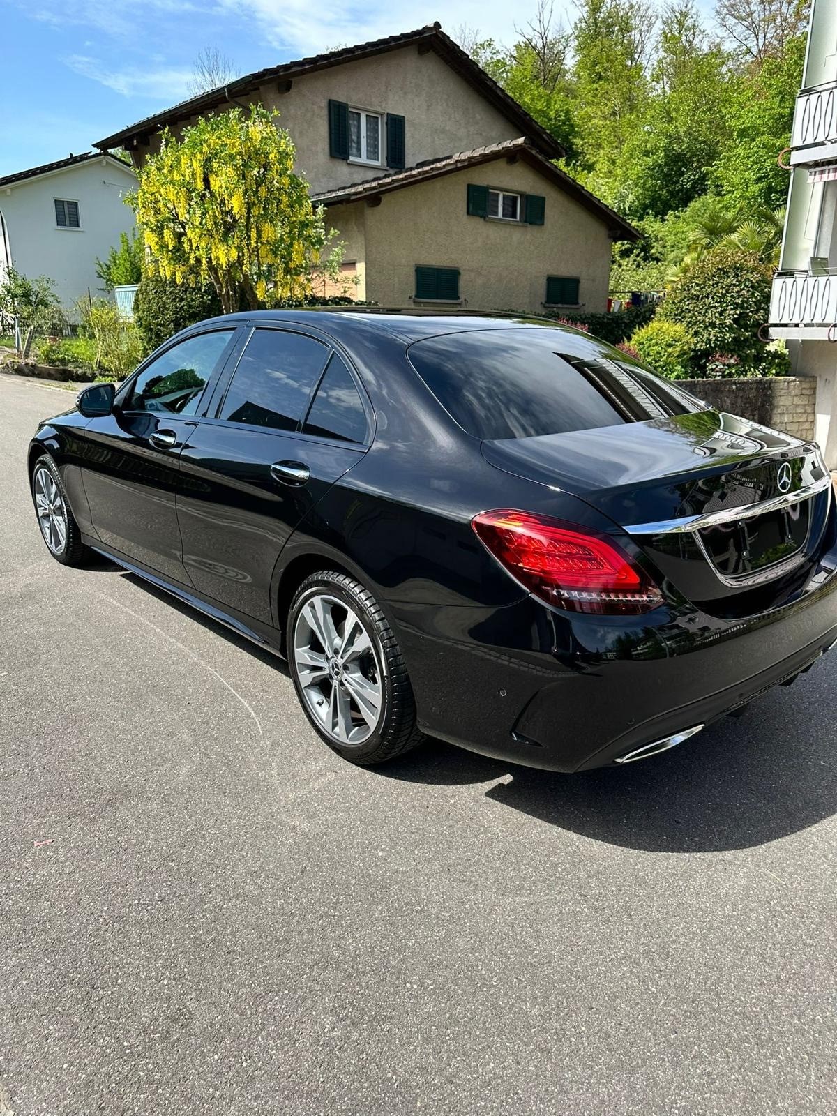 MERCEDES-BENZ C 200 4Matic AMG Line 9G-Tronic-image-4