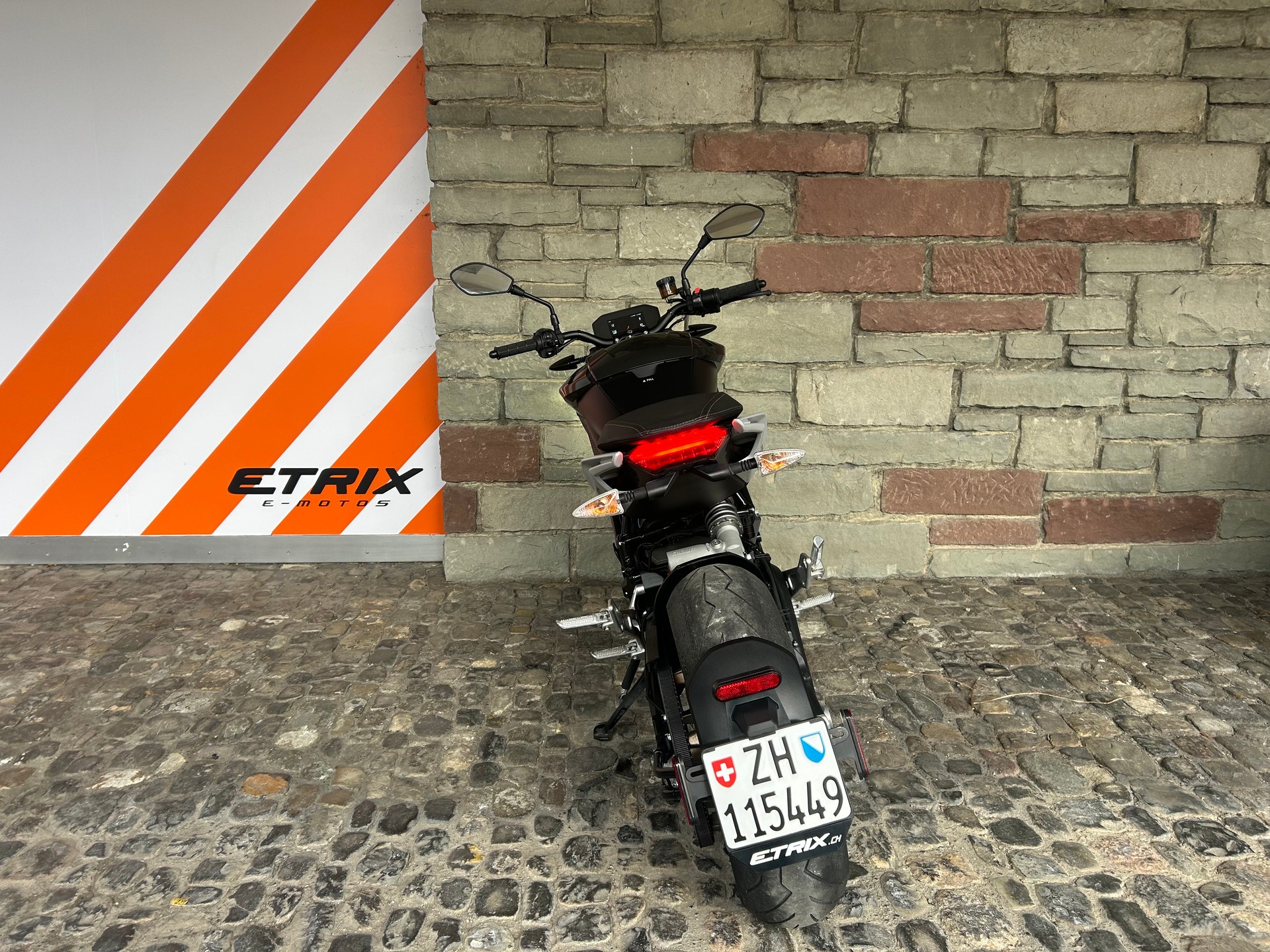 ZERO SR/F ZF 17.3 MY 22 Kat A-showroom-element-2
