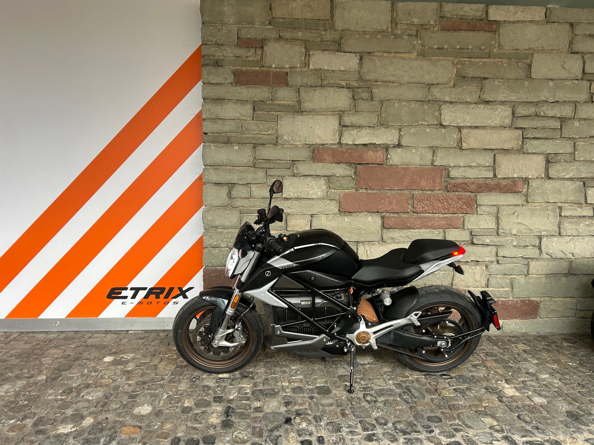 ZERO SR/F ZF 17.3 MY 22 Kat A-showroom-element-1