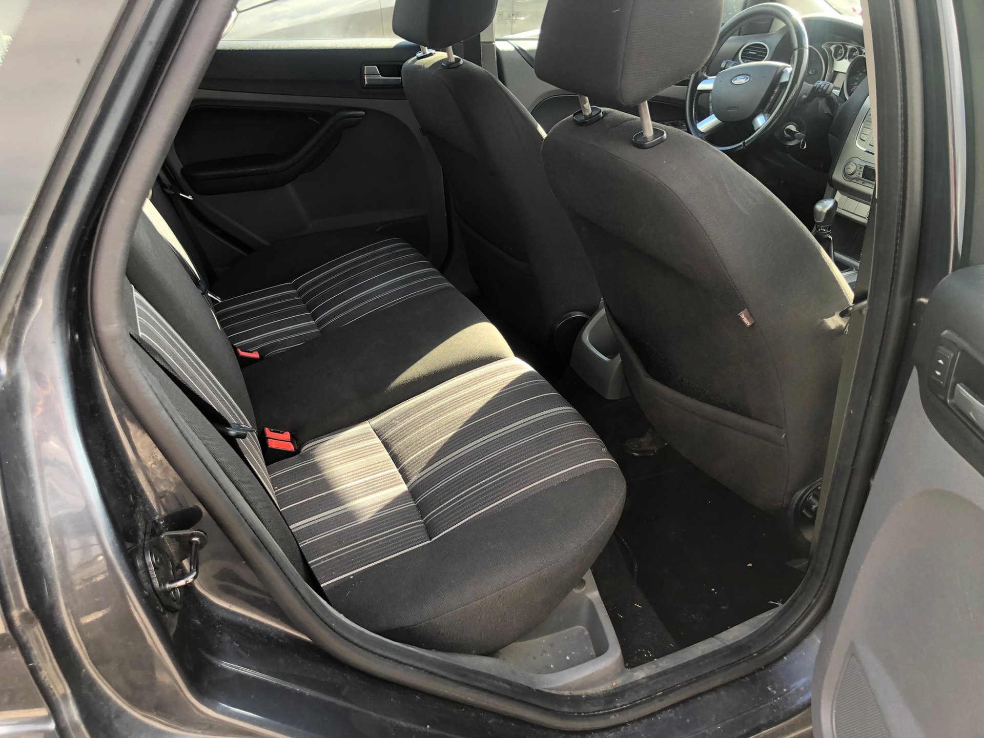 FORD Focus 2.0i Titanium-image-9