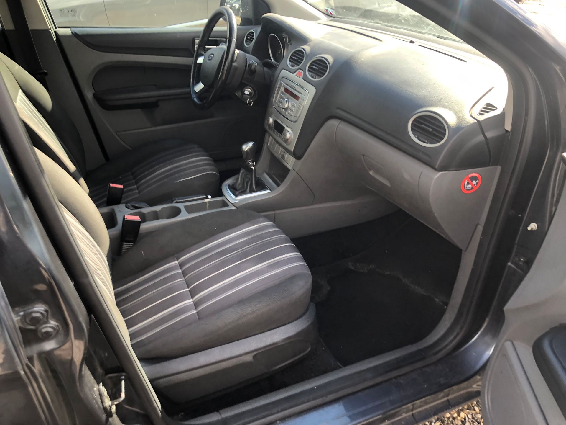FORD Focus 2.0i Titanium-image-11