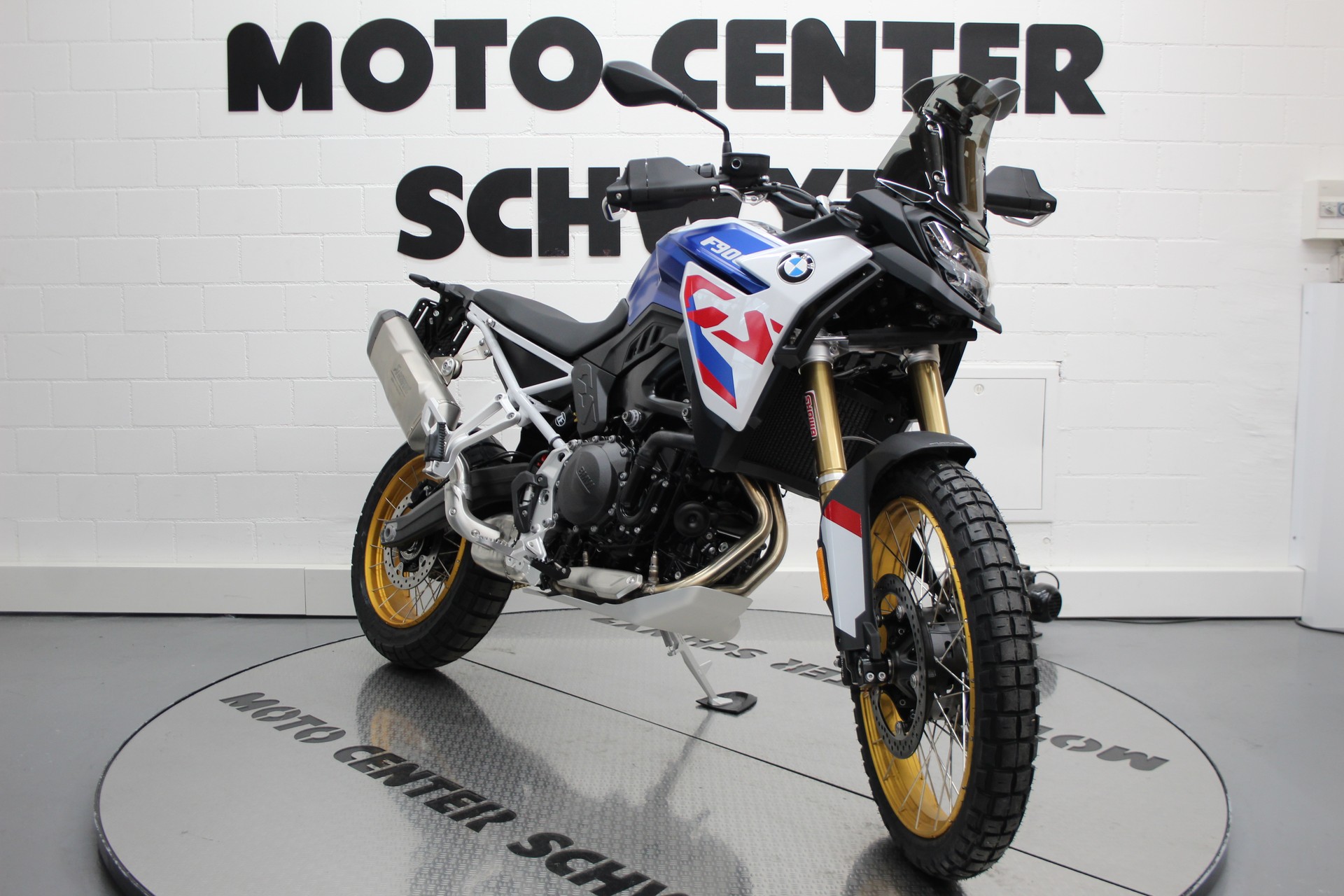 BMW F 900 GS-showroom-element-1