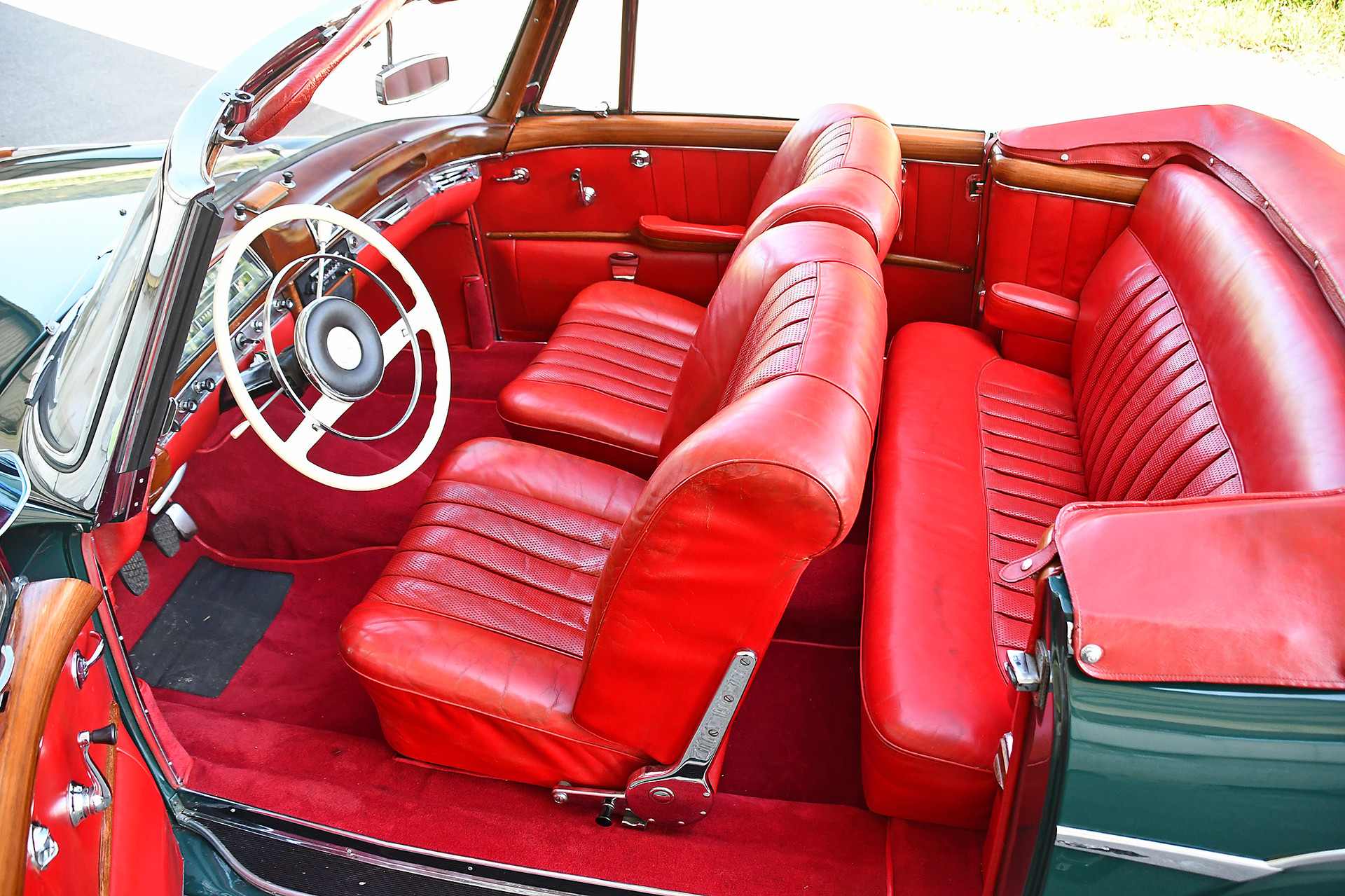 MERCEDES-BENZ 220 SE Cabriolet-image-6