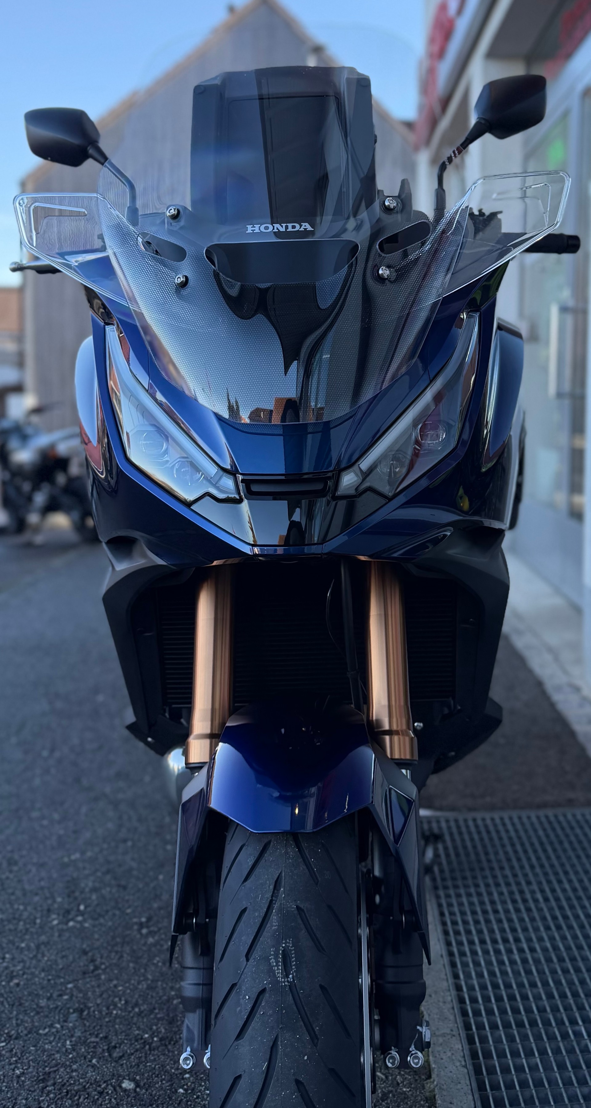HONDA NT 1100 DCT Electronic Supsension-showroom-element-1