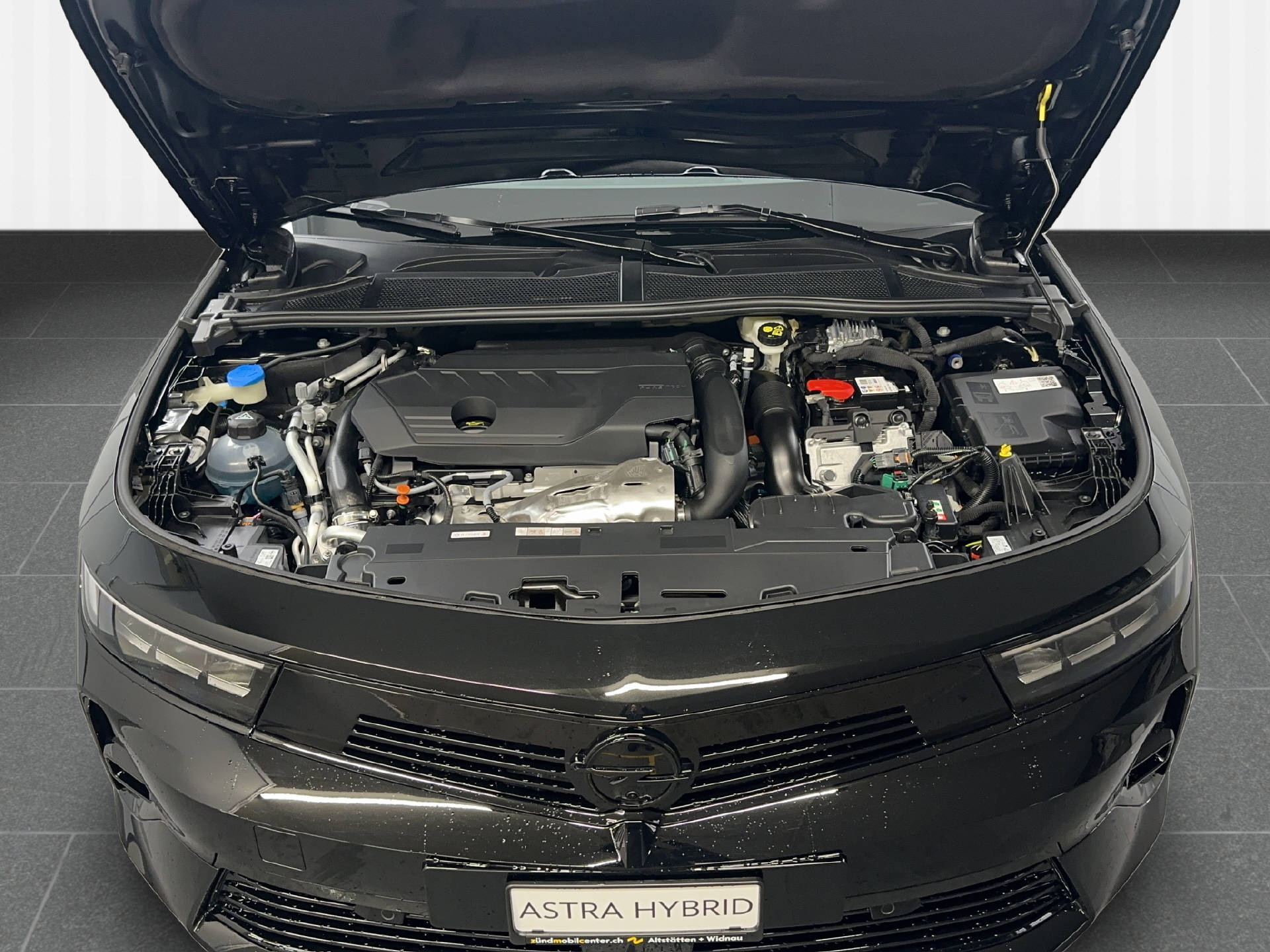 OPEL Astra 1.6 T PHEV 180 Swiss Plus-image-13