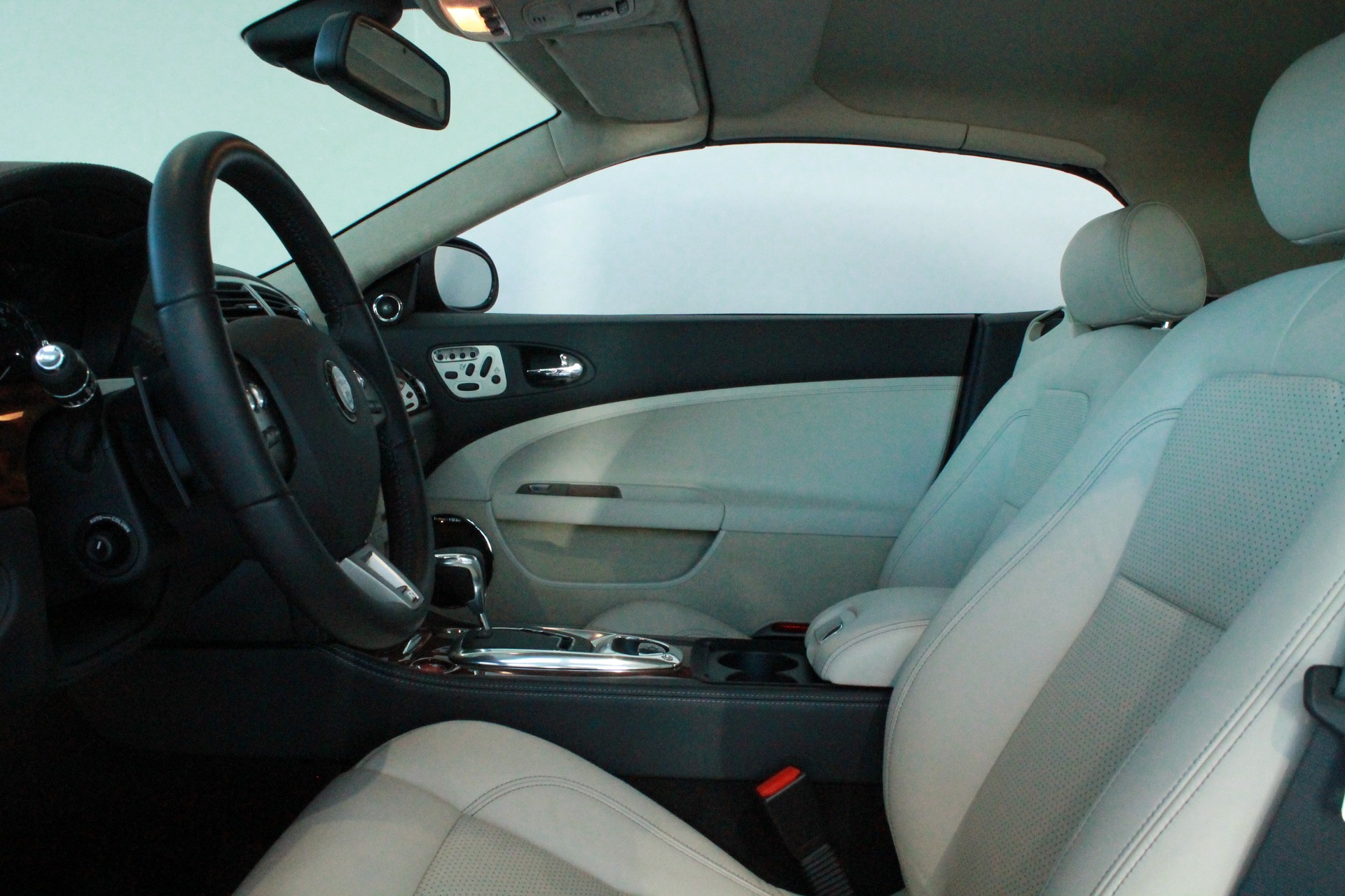 JAGUAR XKR 4.2 V8 SC Automatic-image-6