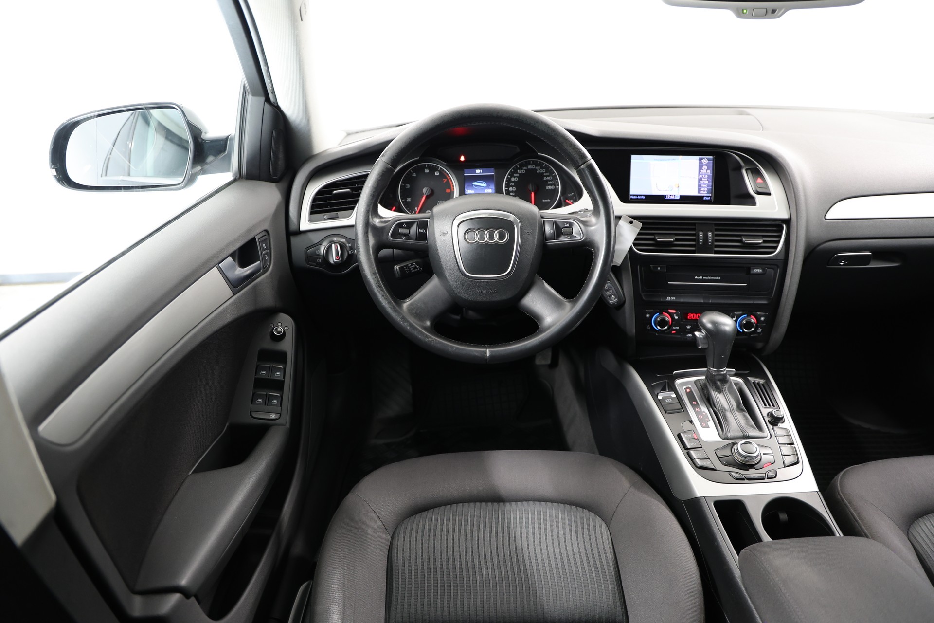 AUDI A4 Avant 1.8 TFSI multitronic-image-11