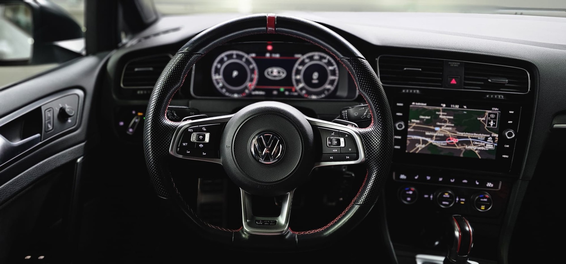 VW Golf 2.0 TSI GTI TCR DSG-image-11