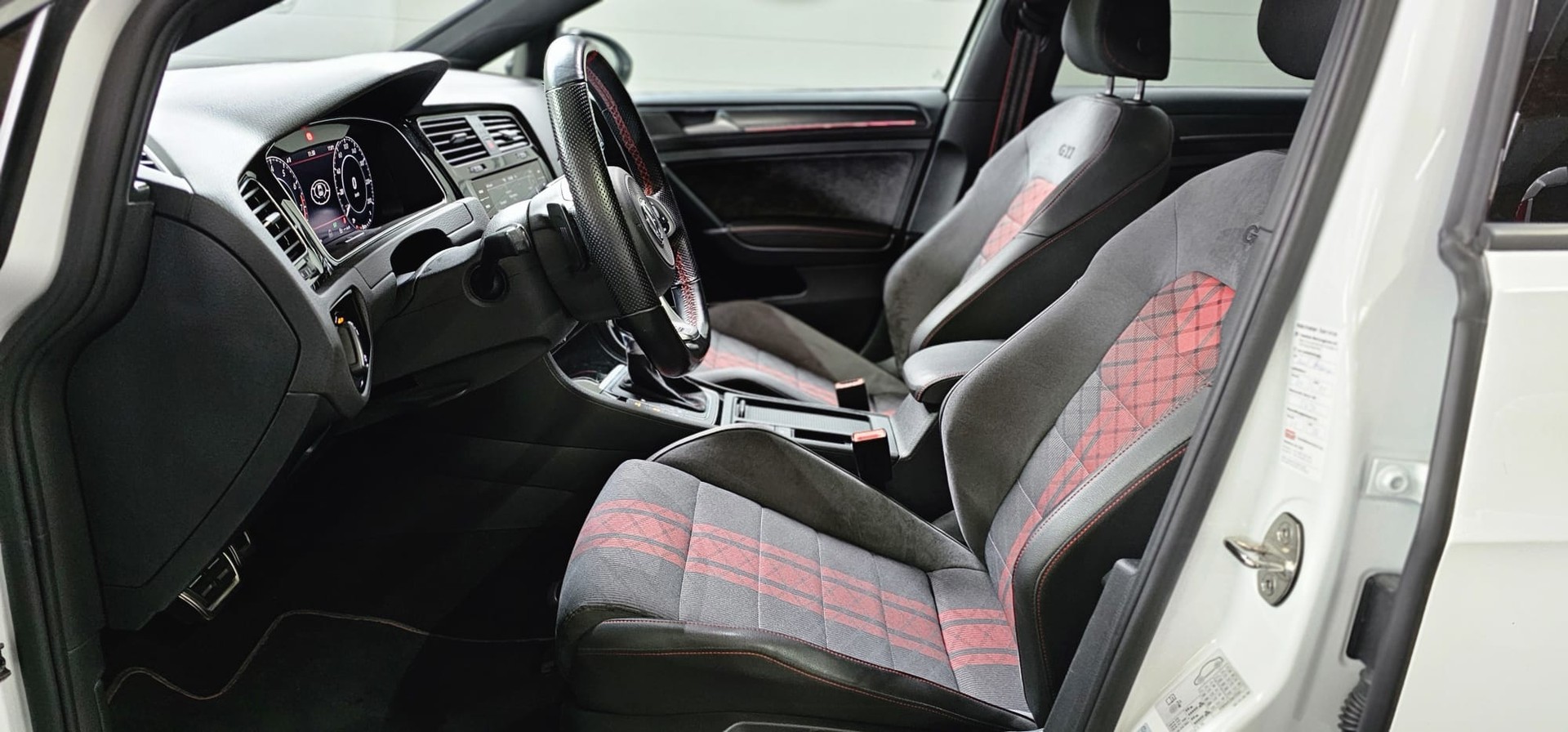 VW Golf 2.0 TSI GTI TCR DSG-image-8