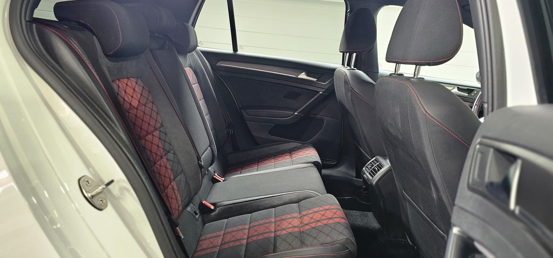 VW Golf 2.0 TSI GTI TCR DSG-image-23