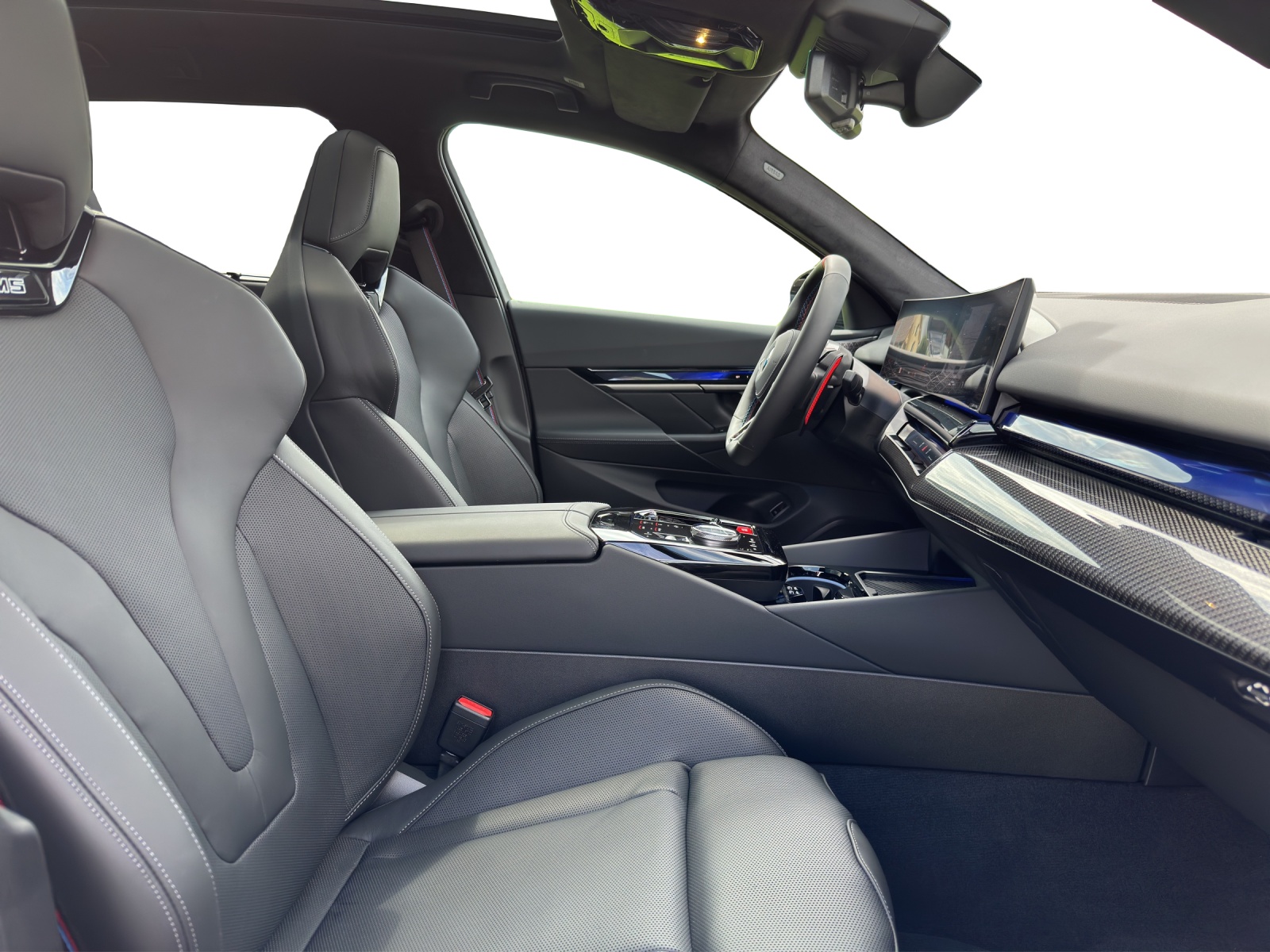 BMW M5 xDrive Touring-image-14