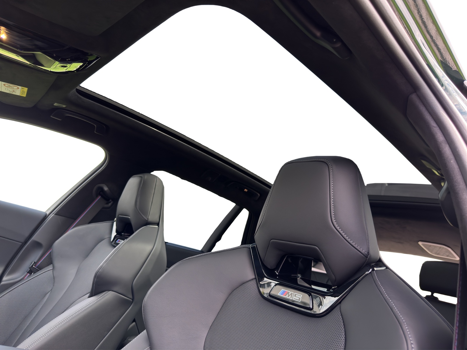 BMW M5 xDrive Touring-image-16