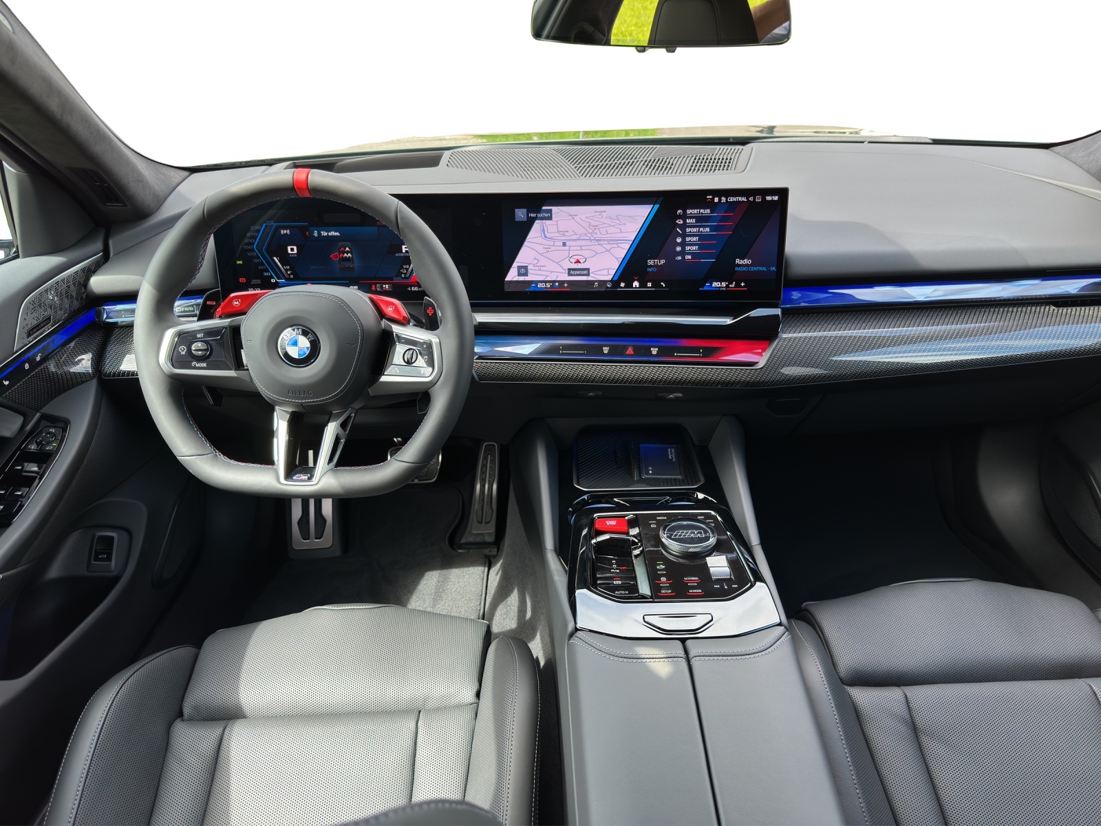 BMW M5 xDrive Touring-image-11