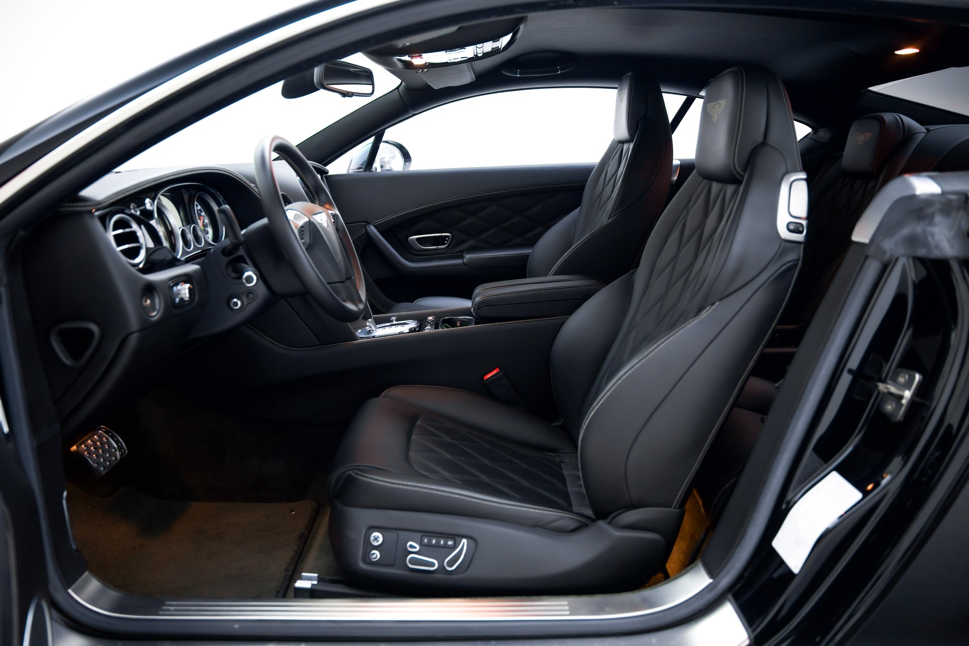 BENTLEY Continental GT 6.0 W12-image-17