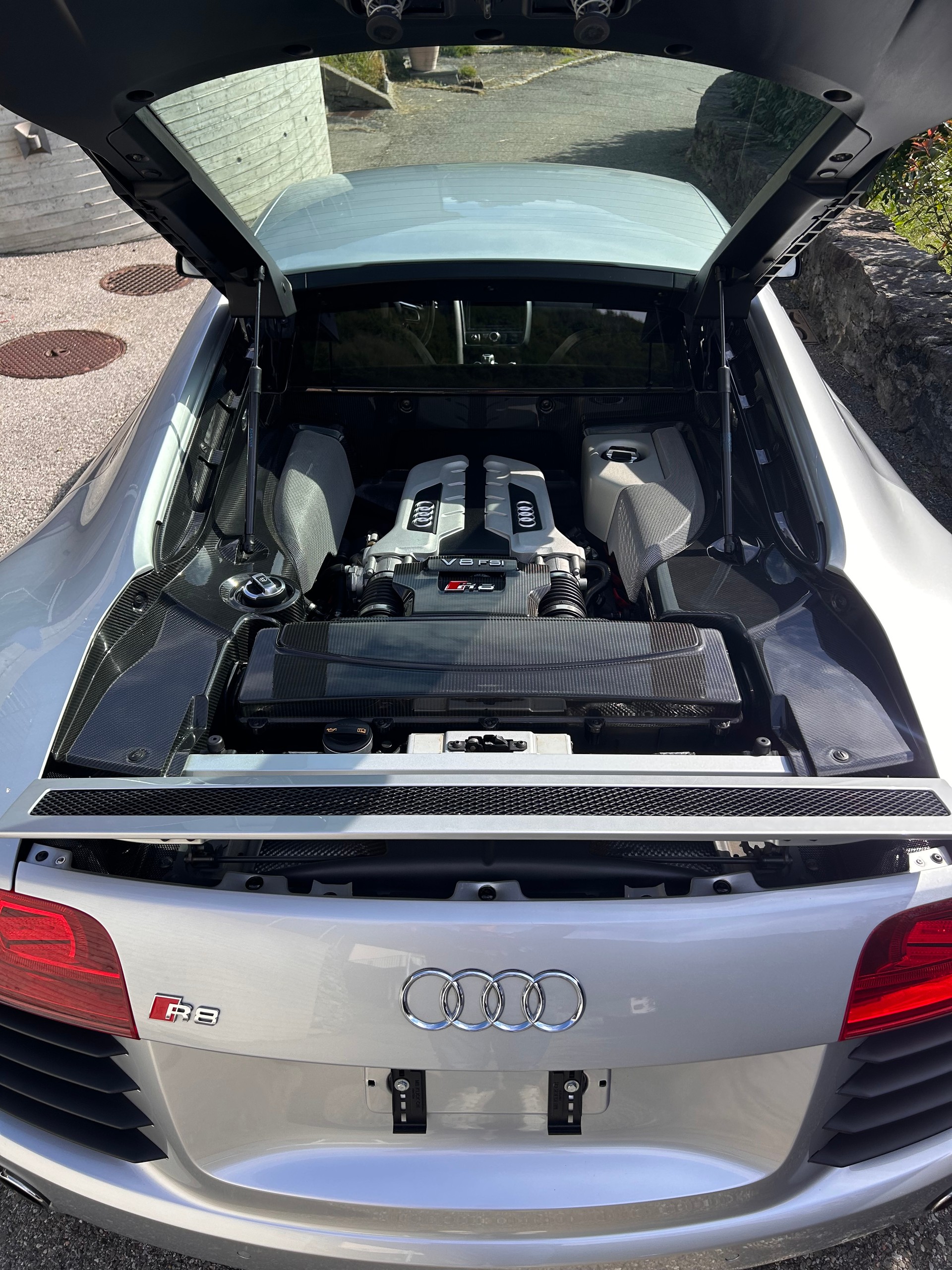 AUDI R8 Coupé 4.2-image-4