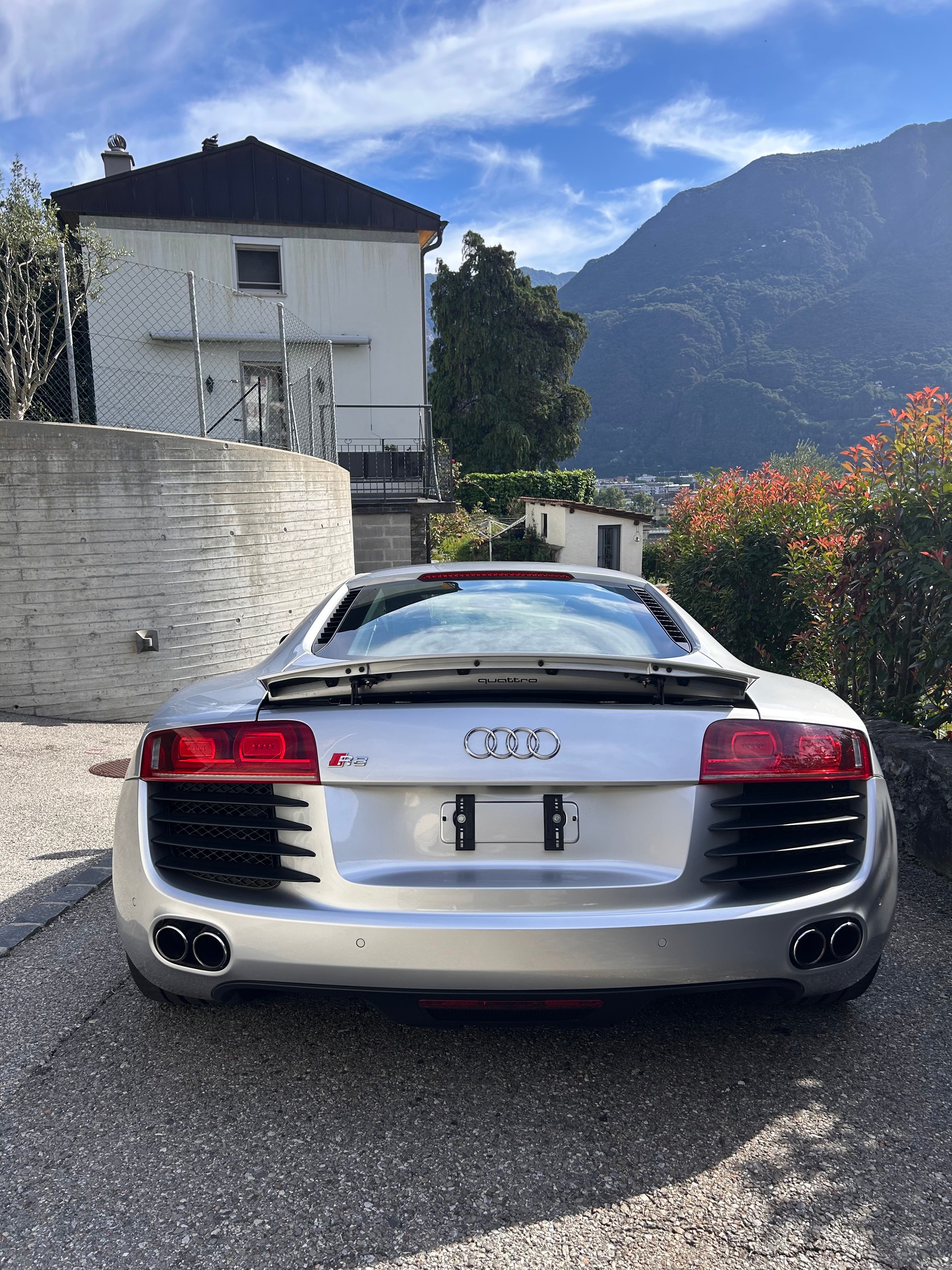 AUDI R8 Coupé 4.2-image-2