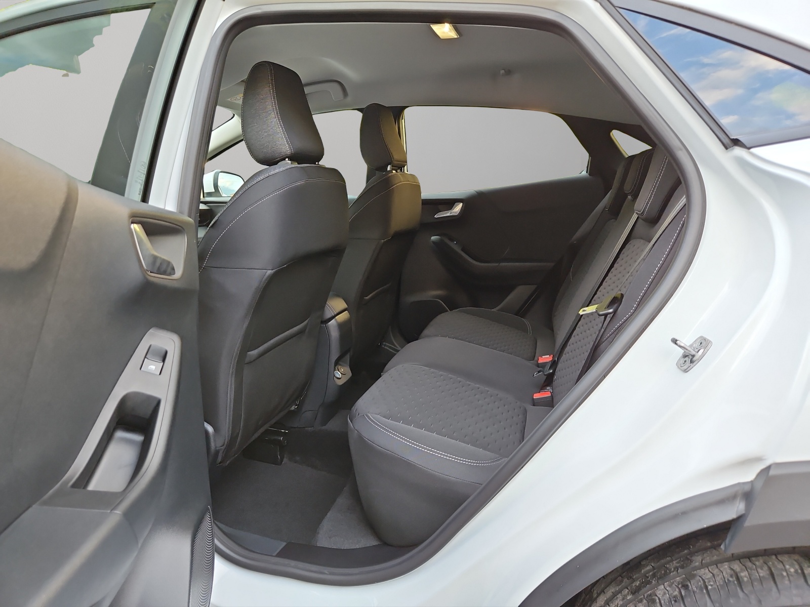 FORD Puma 1.0 MHEV Titanium-image-8