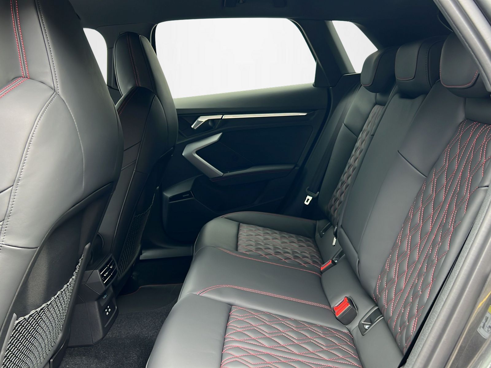 AUDI S3 Sportback 2.0 TFSI quattro S-Tronic-image-10