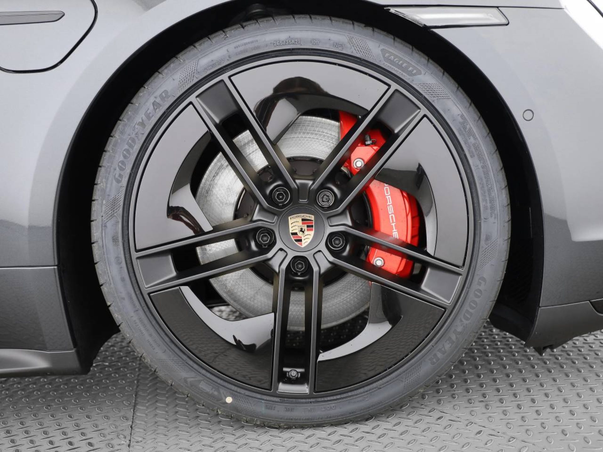 PORSCHE Taycan GTS Sport Turismo-image-7