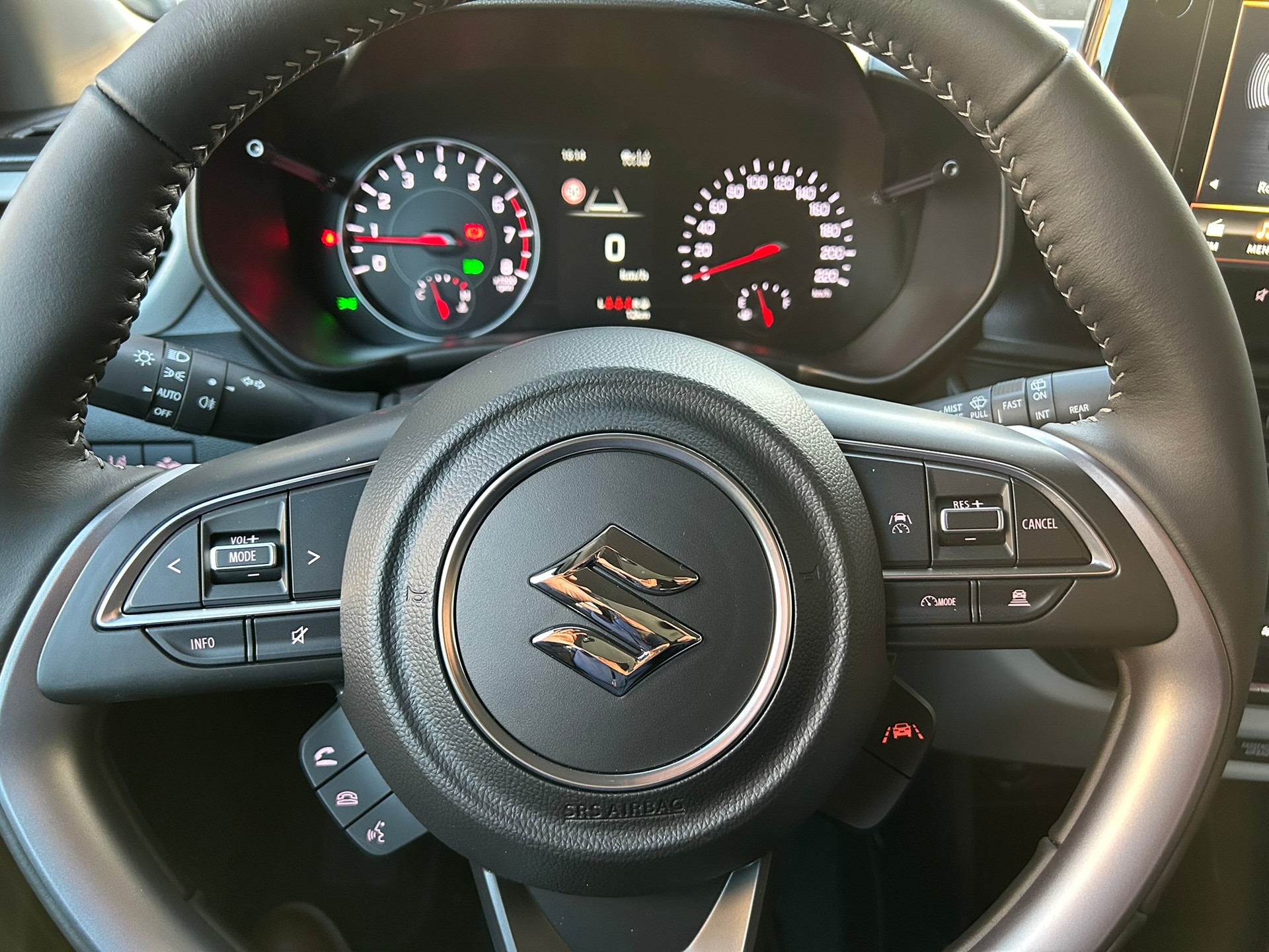 SUZUKI Swift 1.2 Compact Top Hybrid 4x4-image-10
