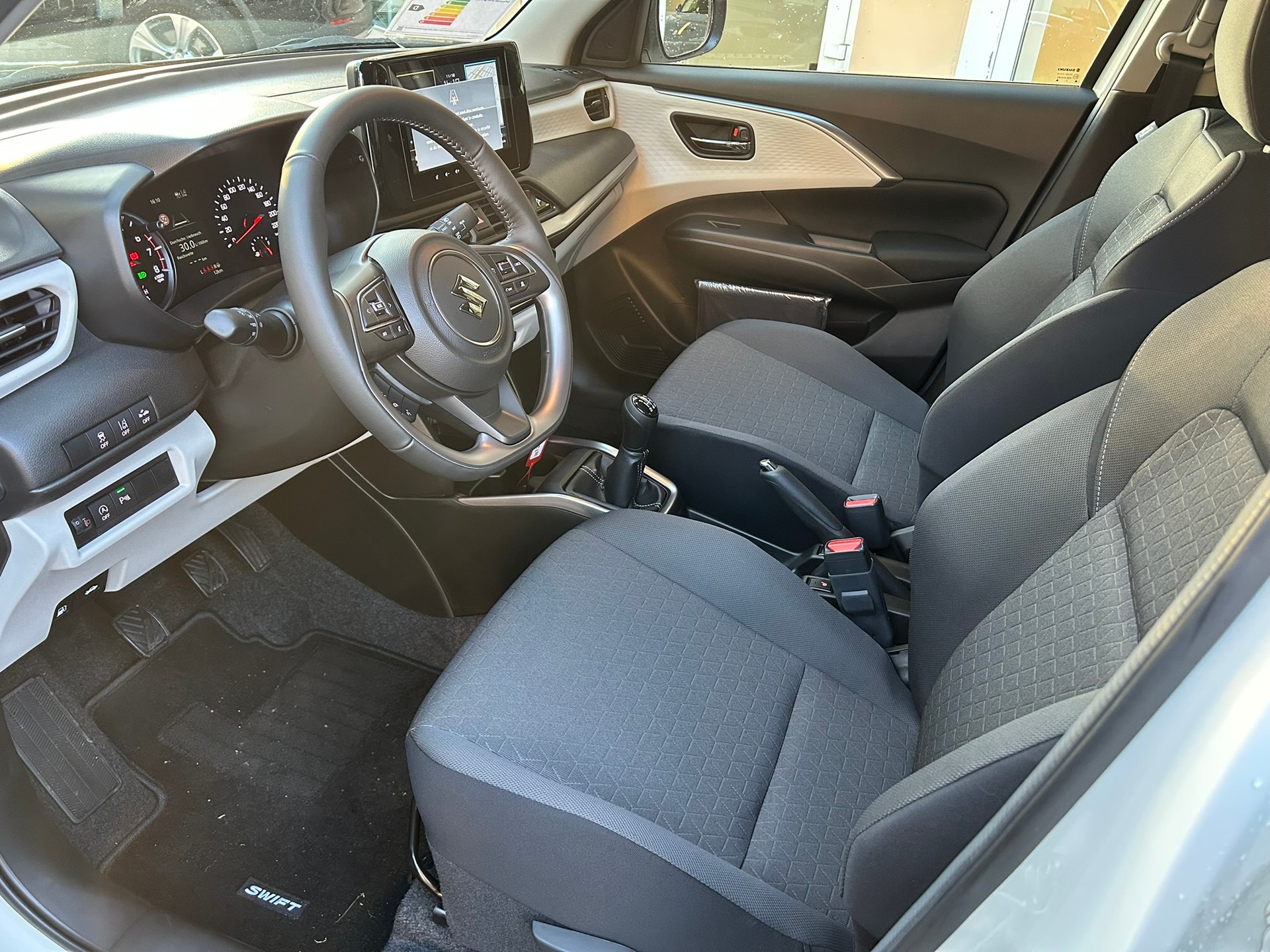 SUZUKI Swift 1.2 Compact Top Hybrid 4x4-image-7