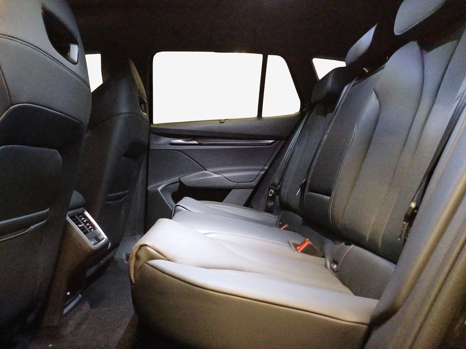 SKODA Enyaq 4x4 RS-image-8