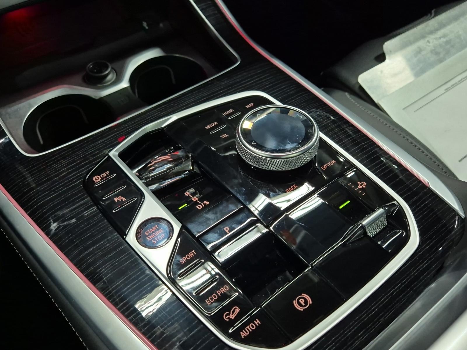 BMW X7 M60i-image-16