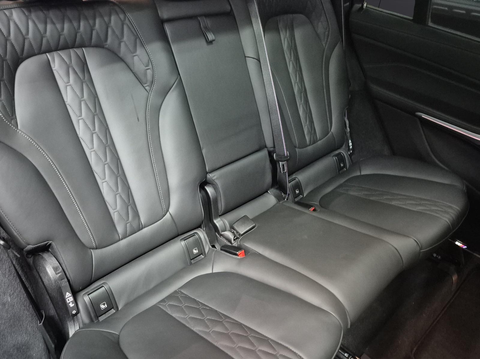 BMW X7 M60i-image-11