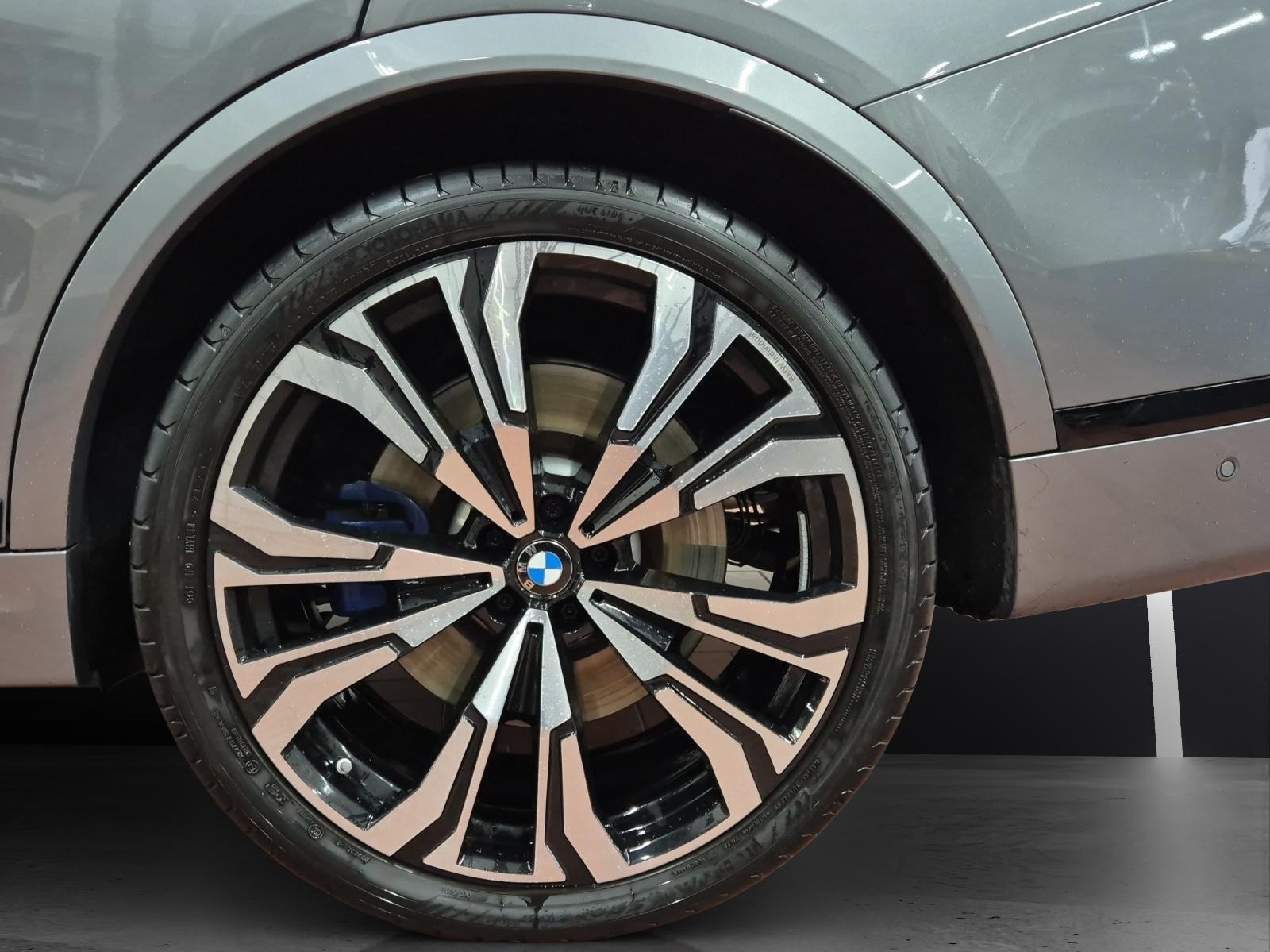 BMW X7 M60i-image-6