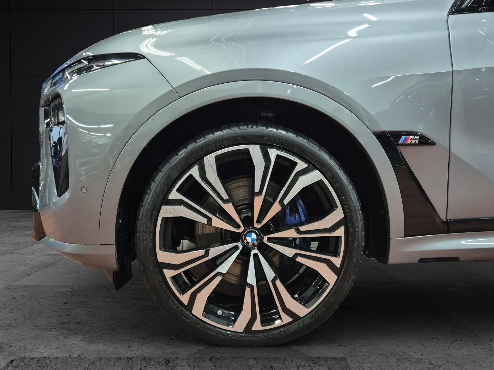 BMW X7 M60i-image-4