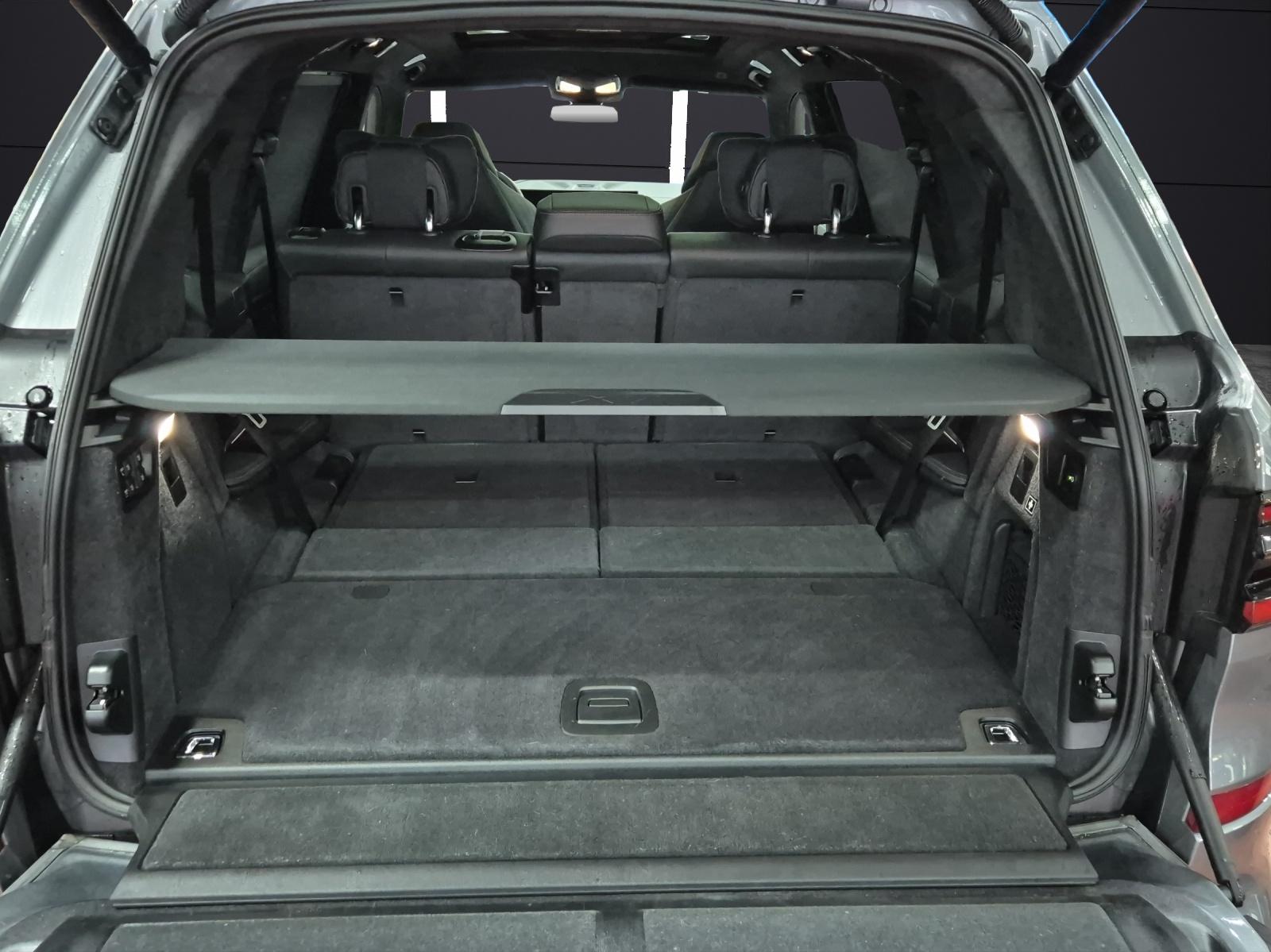 BMW X7 M60i-image-20