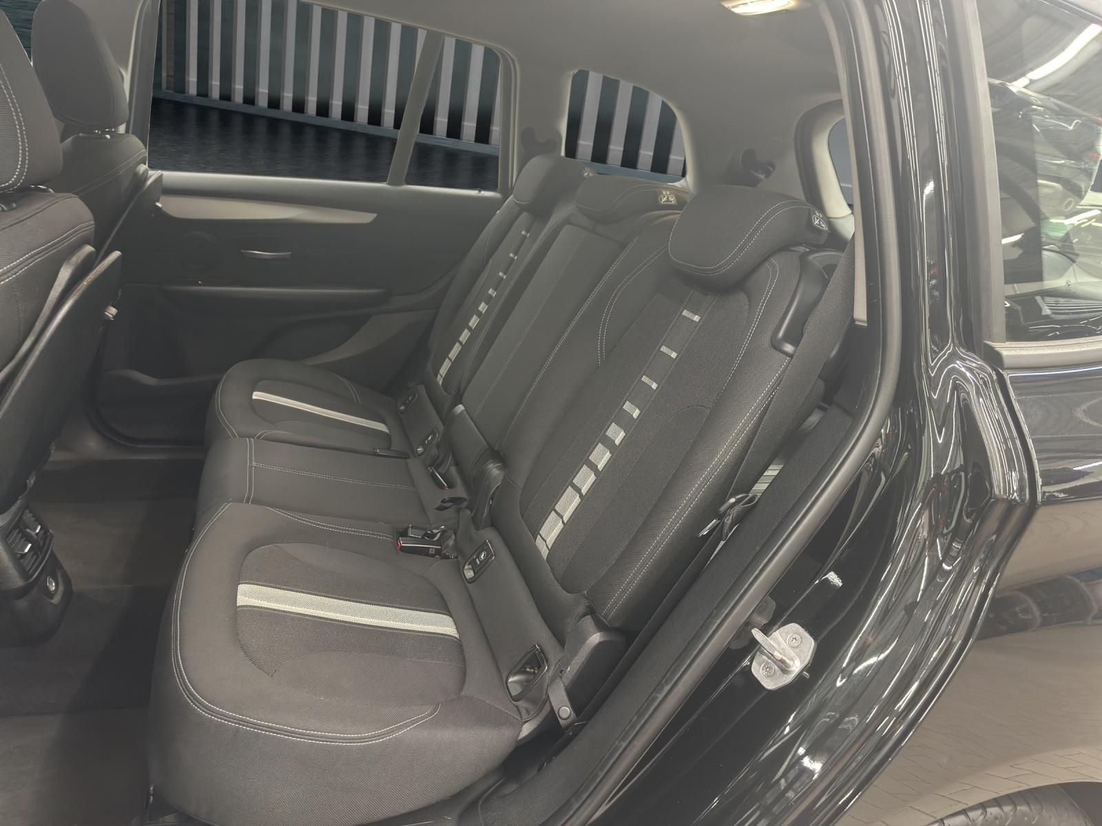 BMW 218d xDrive Gran Tourer-image-15