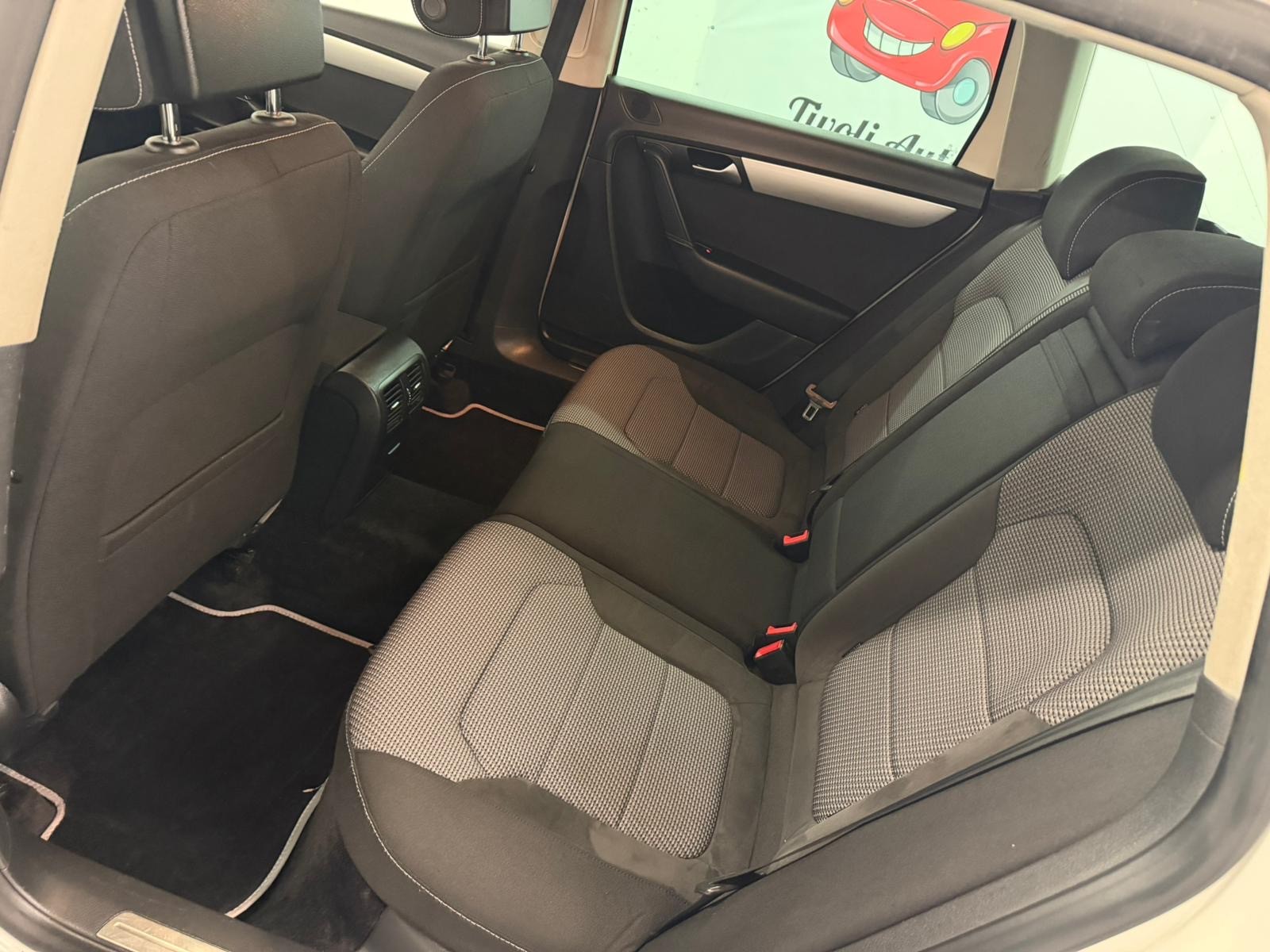 VW Passat Alltrack 2.0 TDI BMT 4Motion DSG-image-12