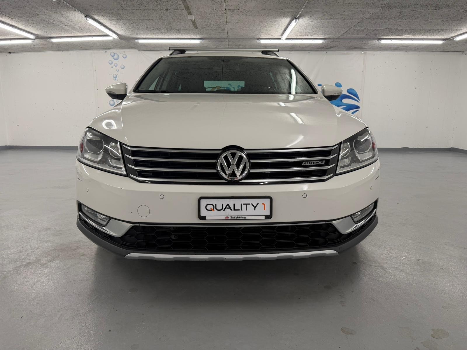 VW Passat Alltrack 2.0 TDI BMT 4Motion DSG-image-2