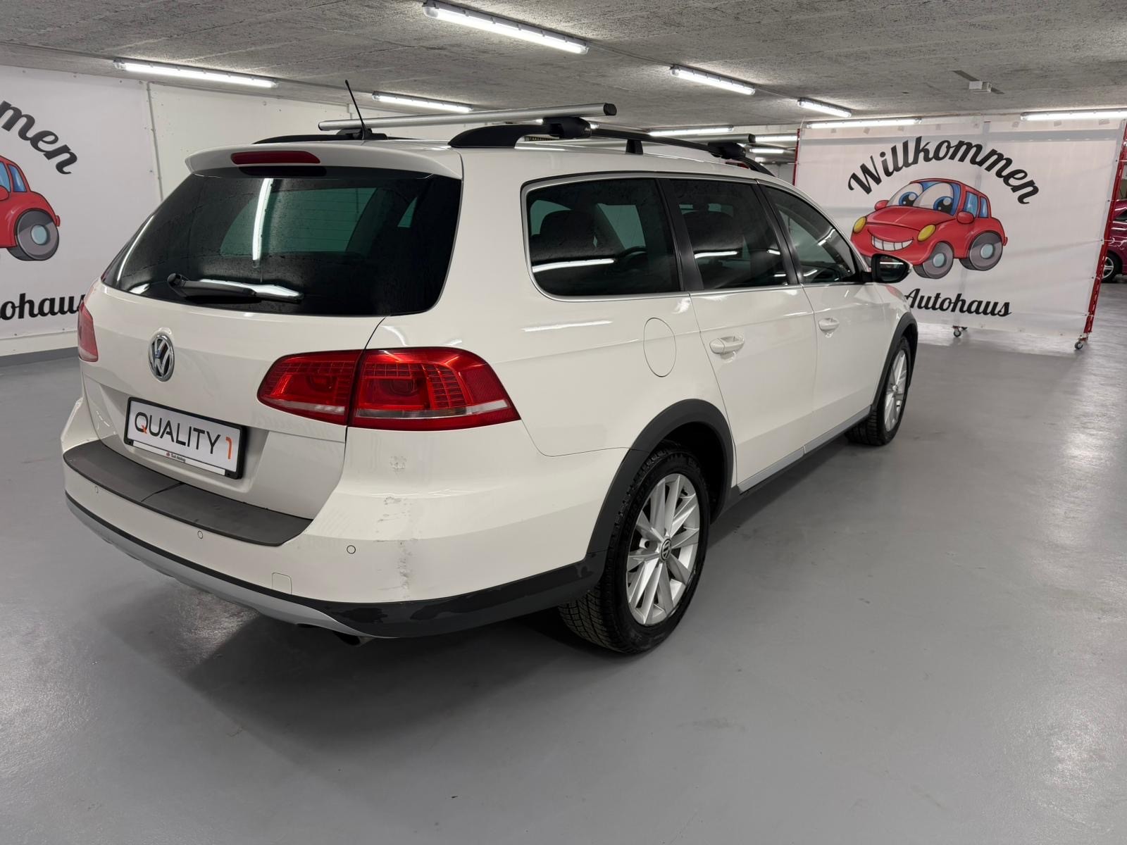 VW Passat Alltrack 2.0 TDI BMT 4Motion DSG-image-6