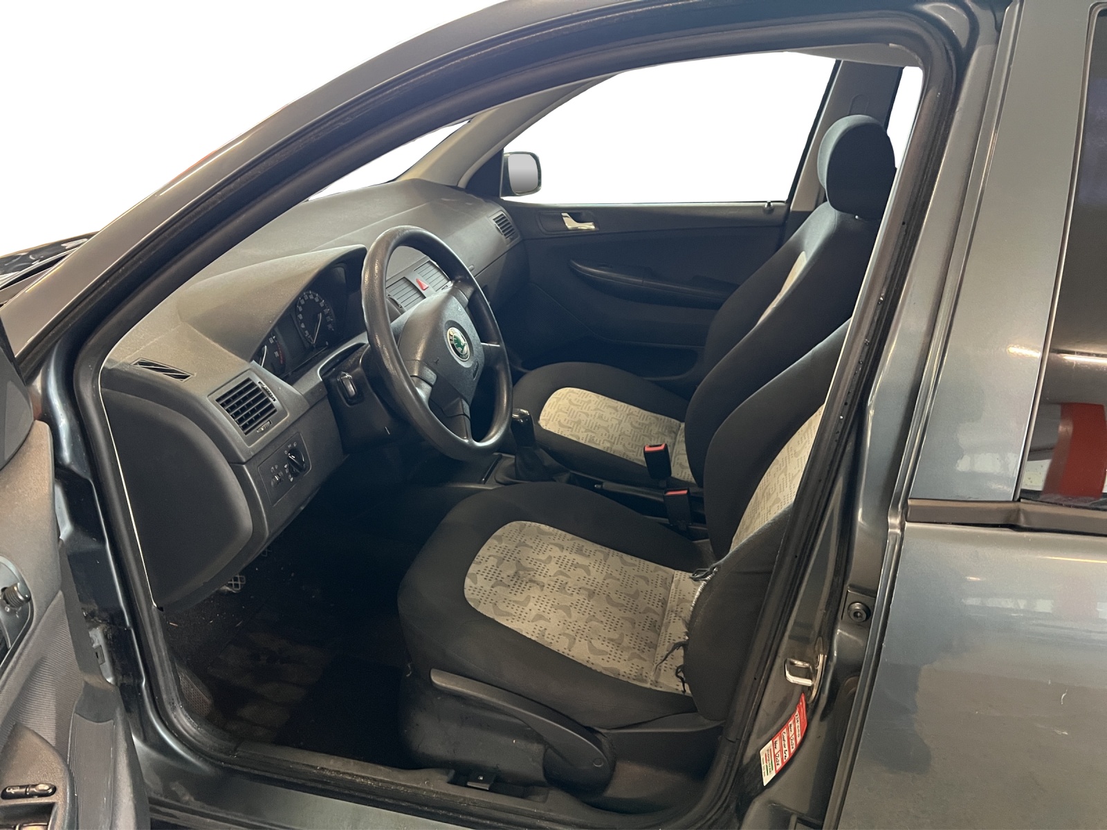 SKODA Fabia 1.4 16V Comfort-image-8