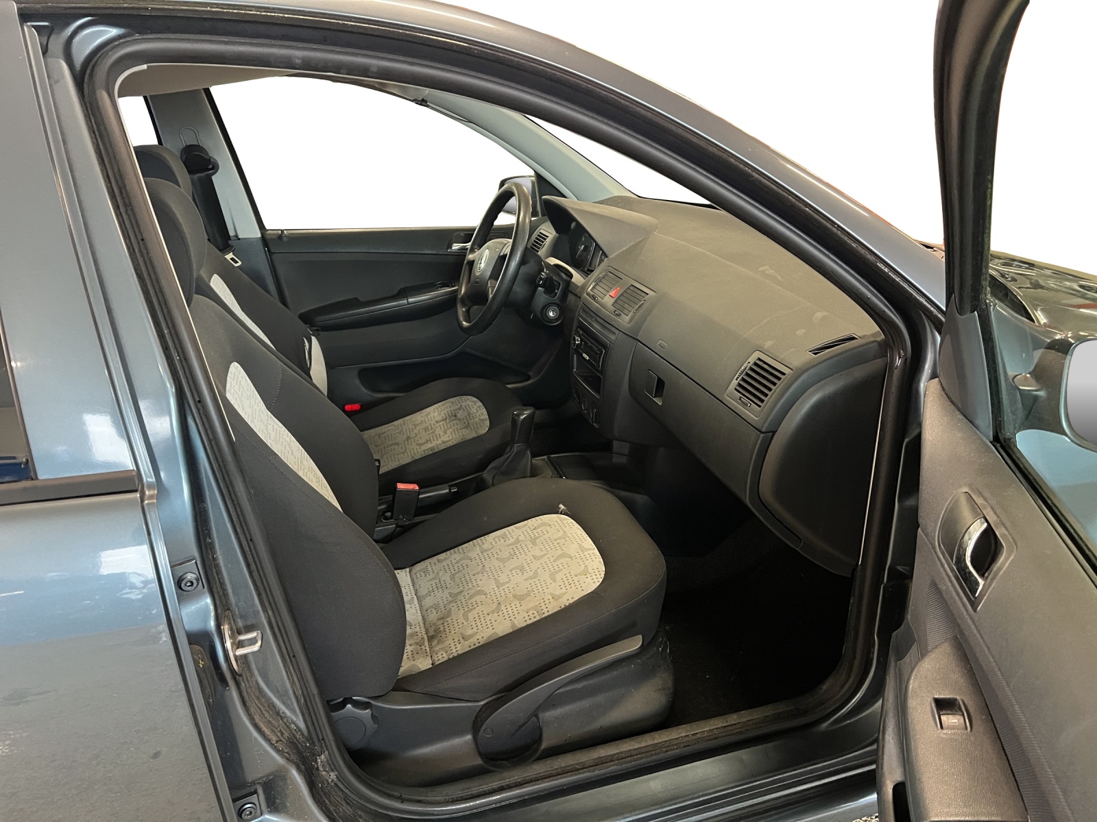SKODA Fabia 1.4 16V Comfort-image-6