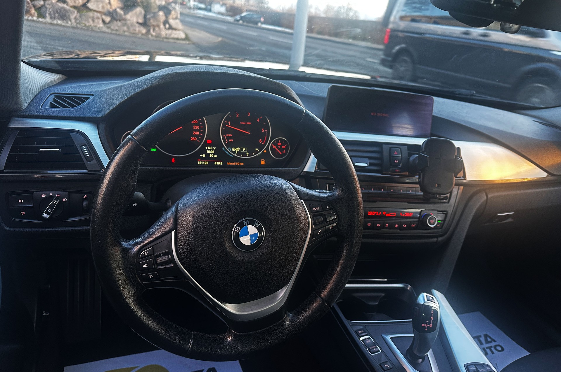 BMW 318d Touring Steptronic-image-10
