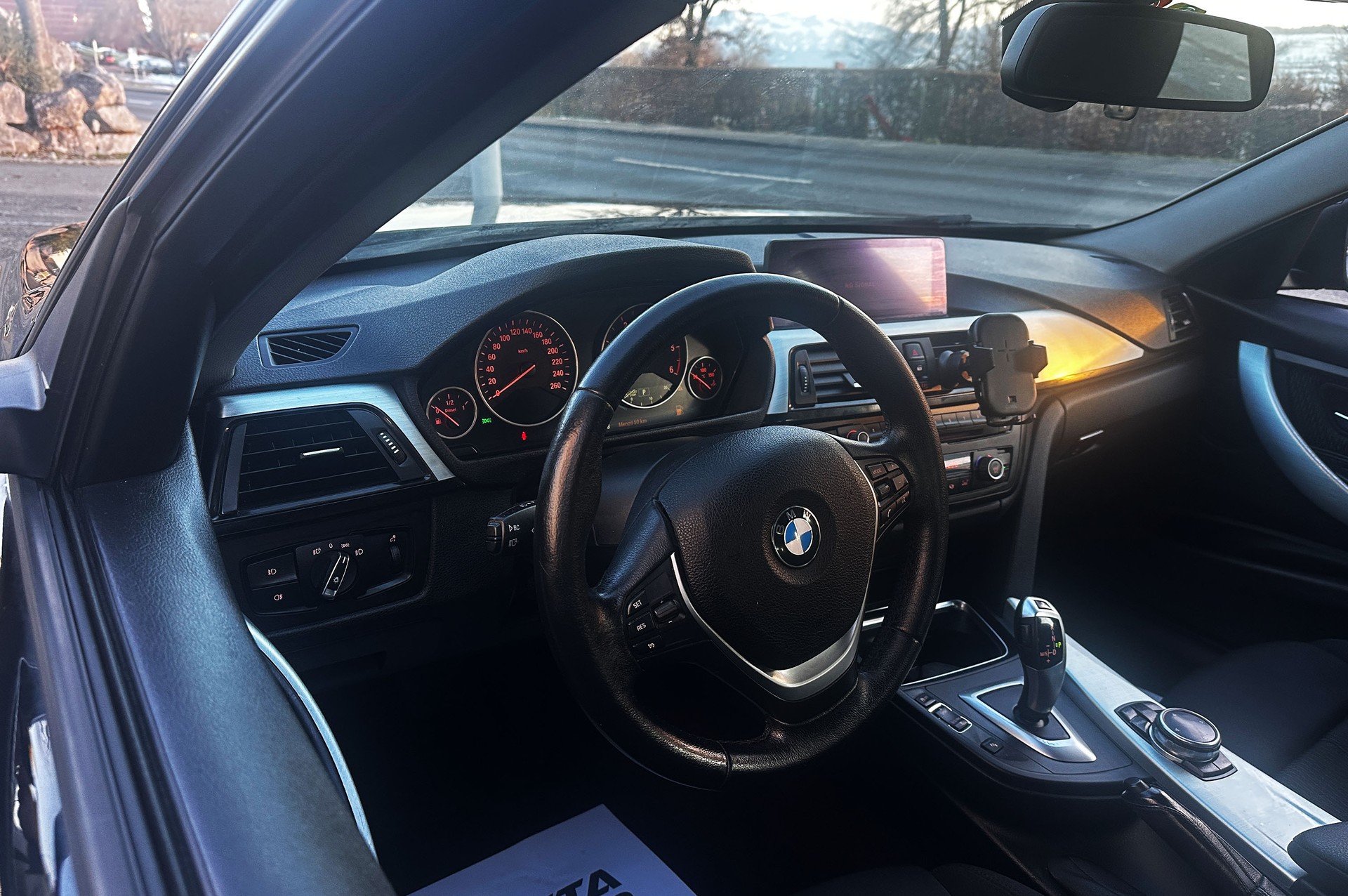 BMW 318d Touring Steptronic-image-9