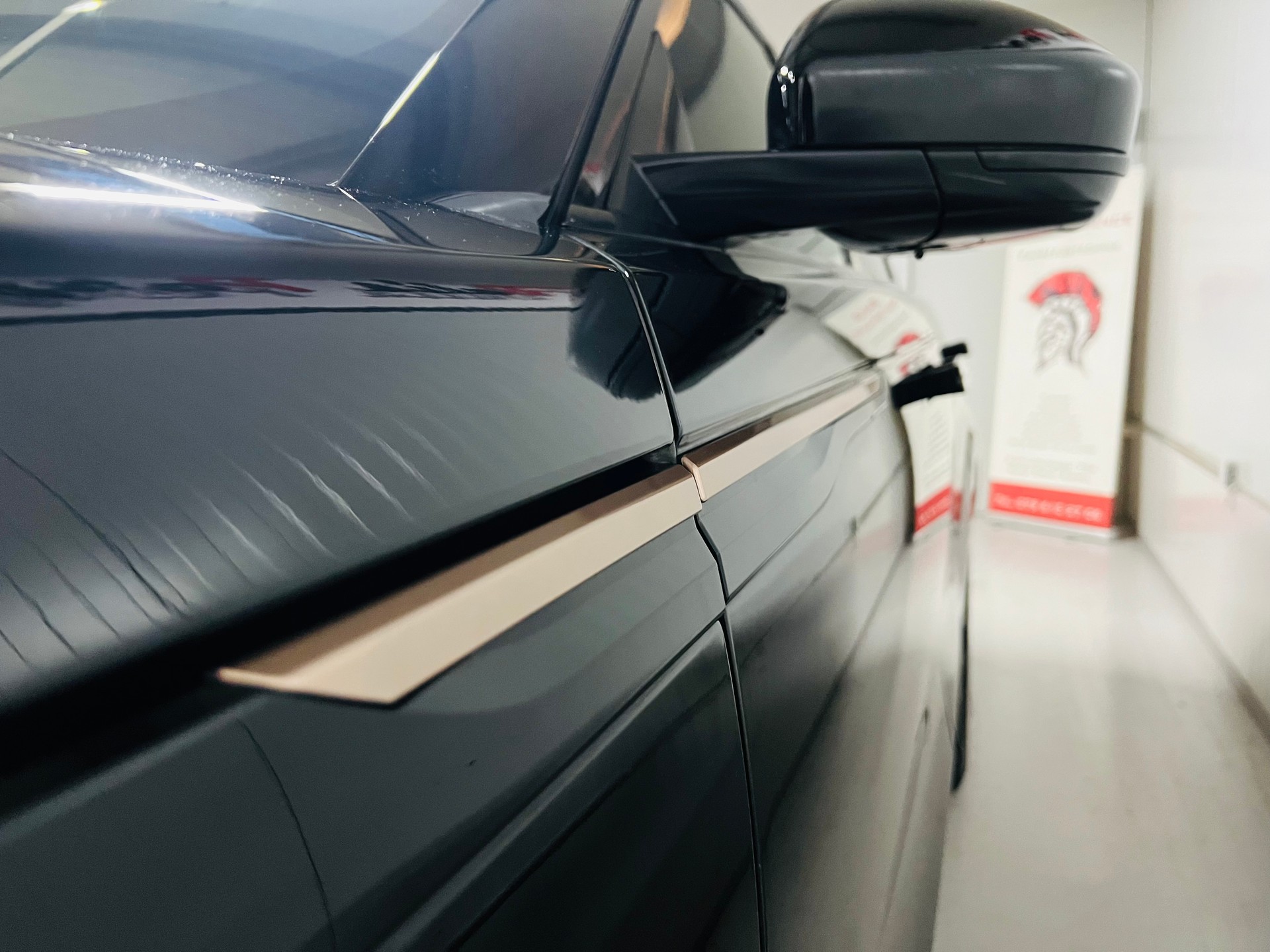 LAND ROVER Range Rover Velar R-Dynamic D 200 SE Automatic-image-13