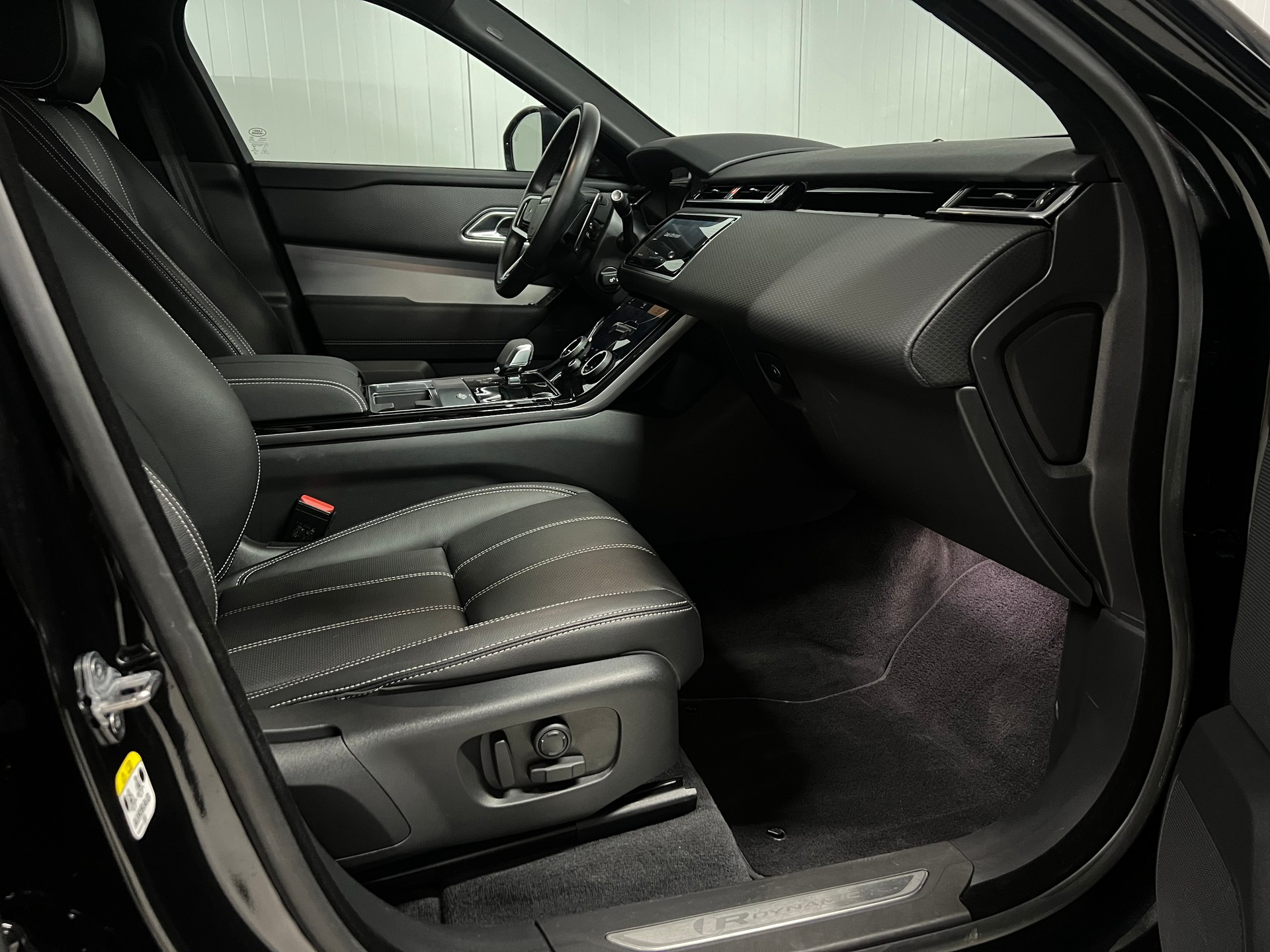 LAND ROVER Range Rover Velar R-Dynamic D 200 SE Automatic-image-8