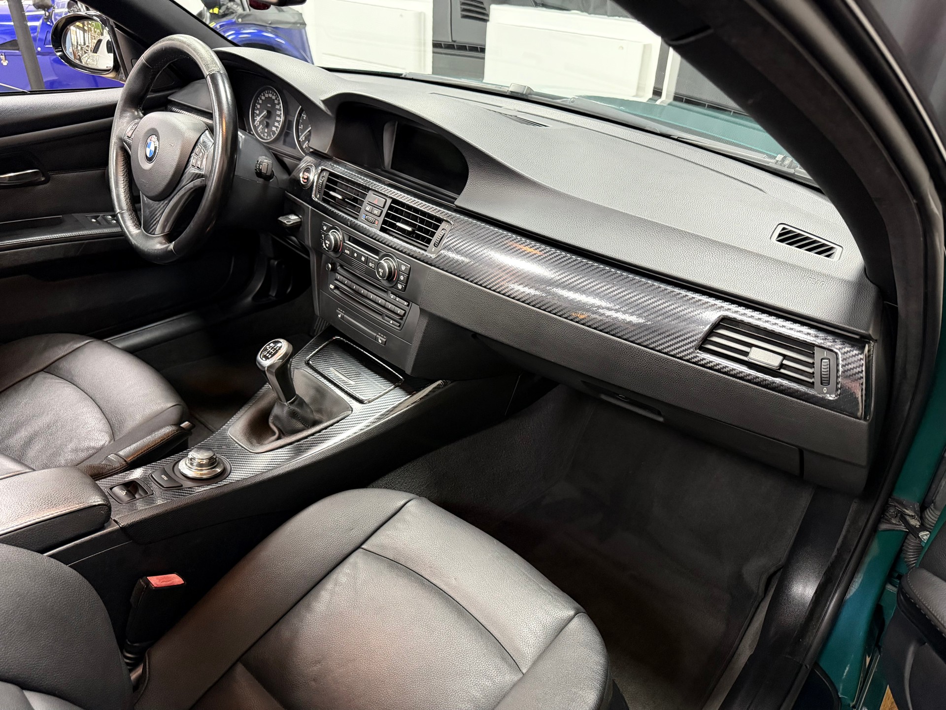 BMW 335i Cabriolet-image-23